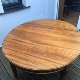 Extendable oval dining table in solid wood
