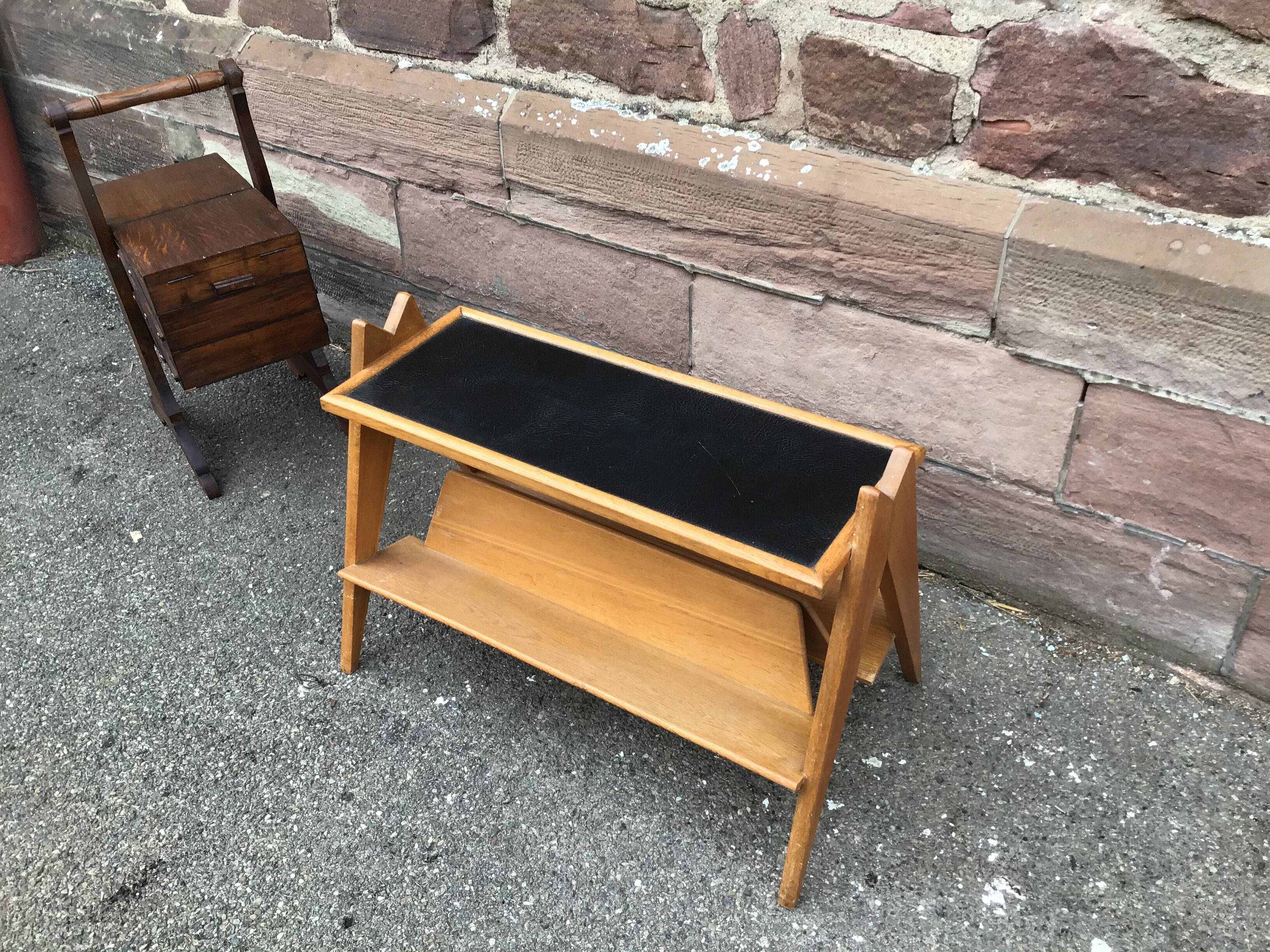 Étagère scandinave pied compas 1960
