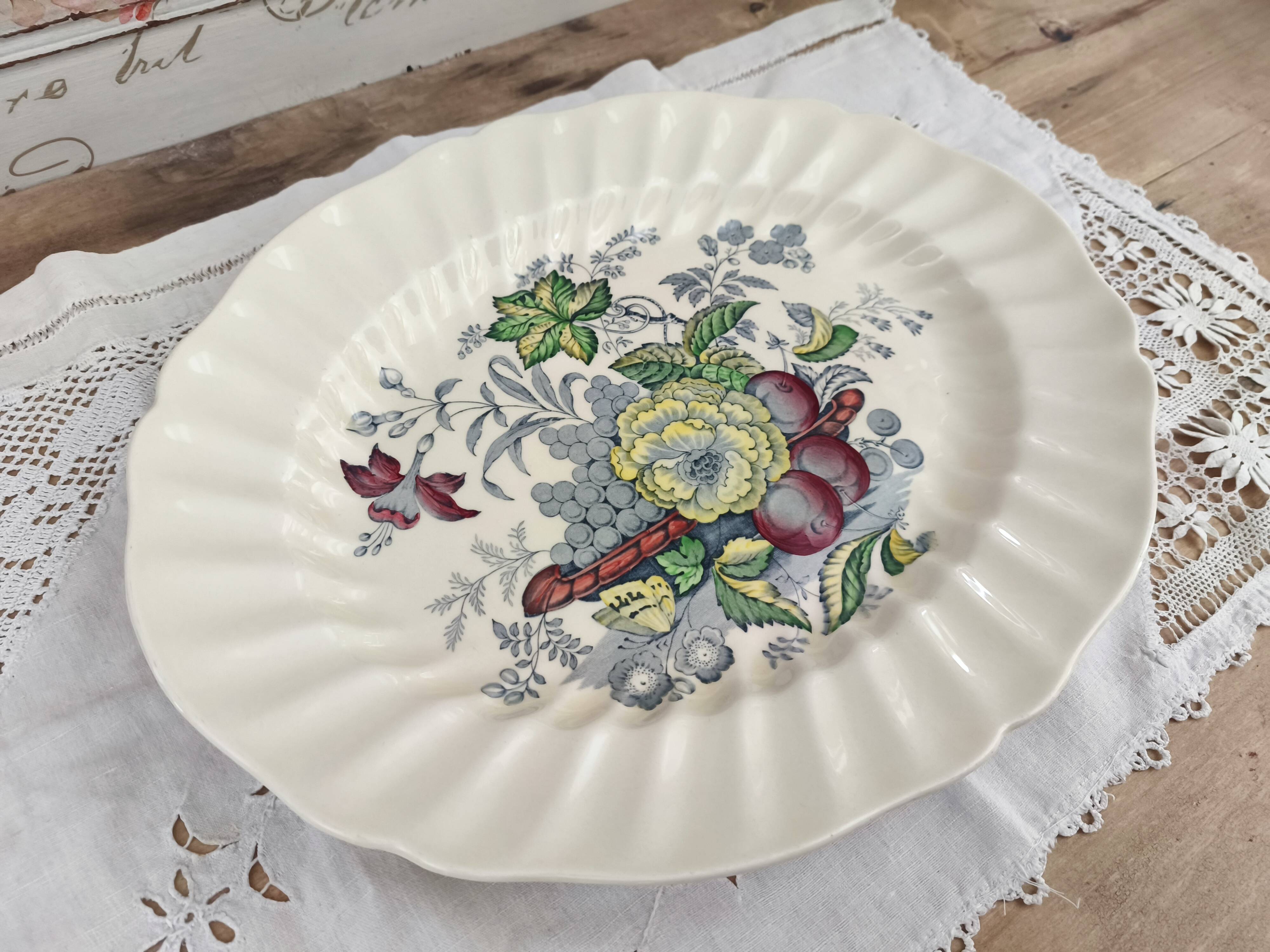 Large oval dish Royal Doulton model The Kirkwood