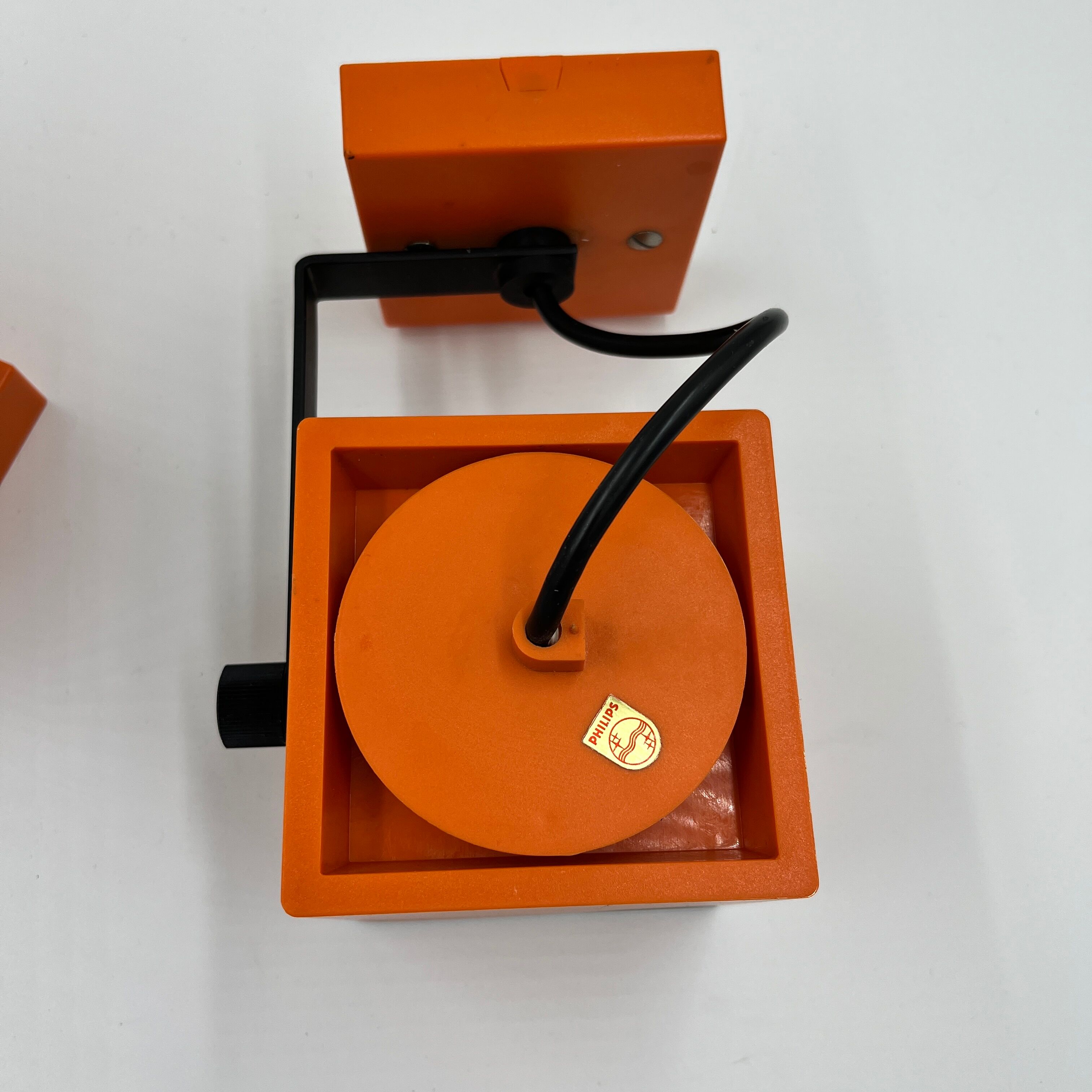 Set of two orange spots Philips NCS 109