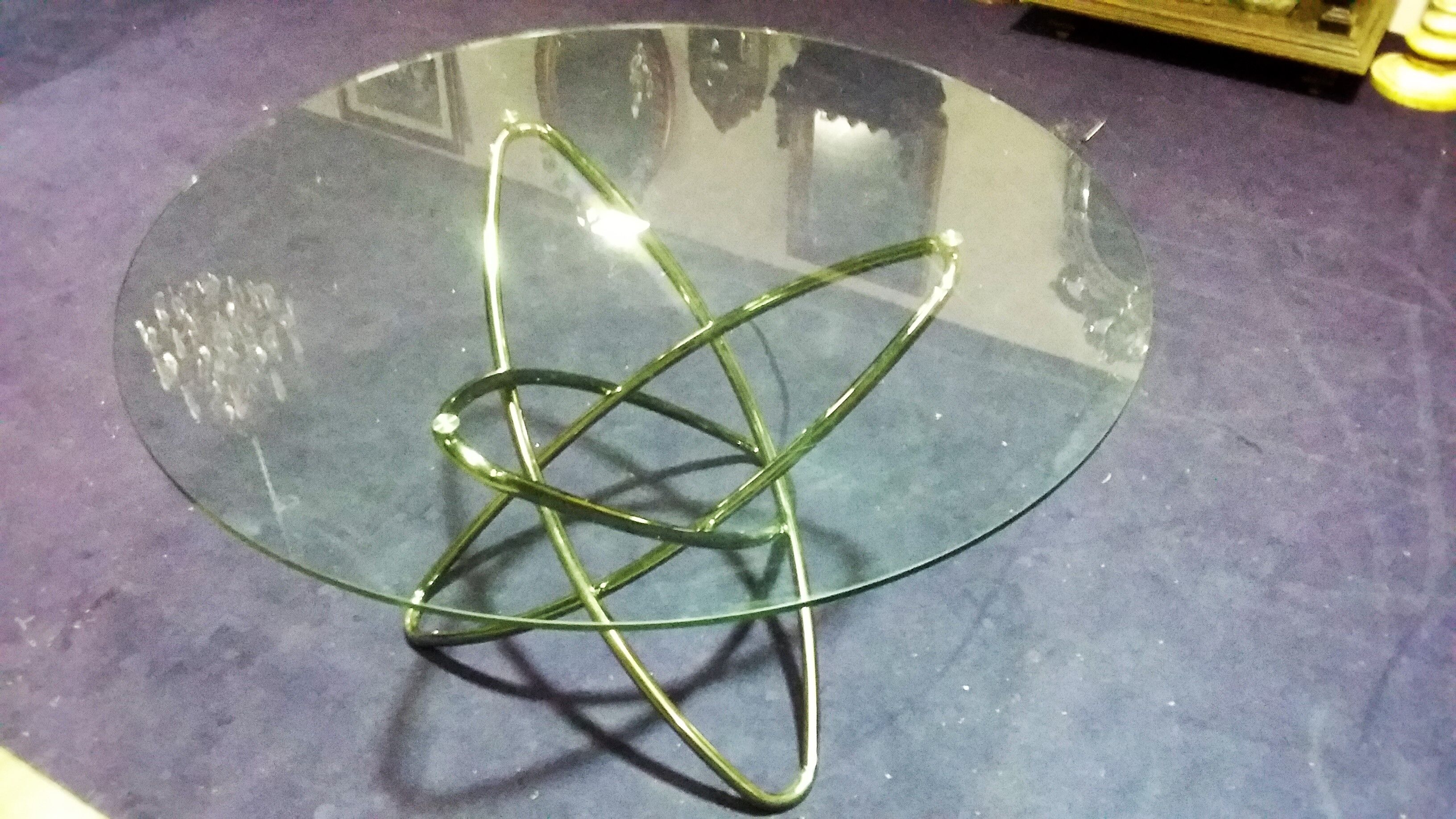 Round table in chrome and glass