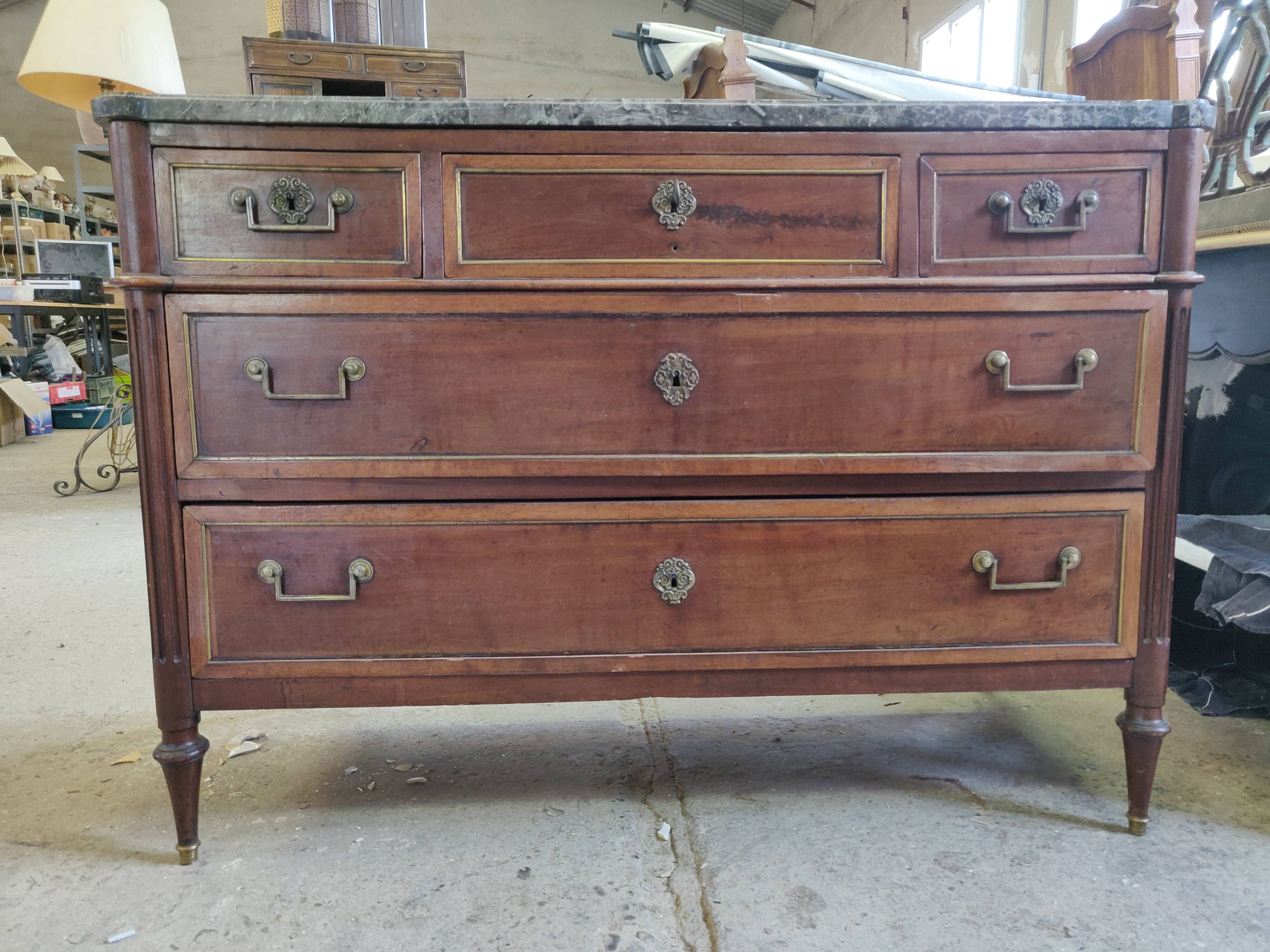Louis XVI style chest of drawers clover lock