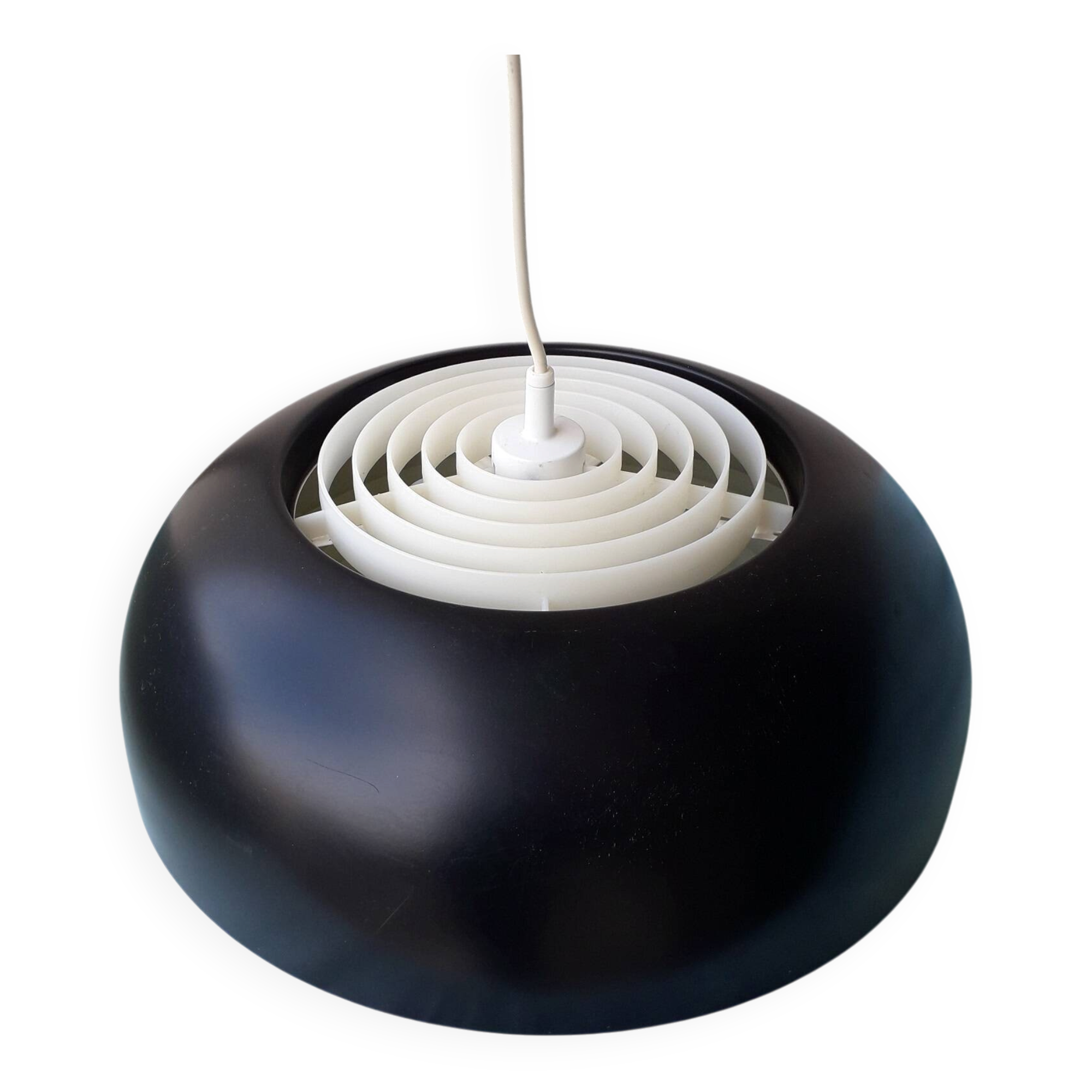 Black metal suspension