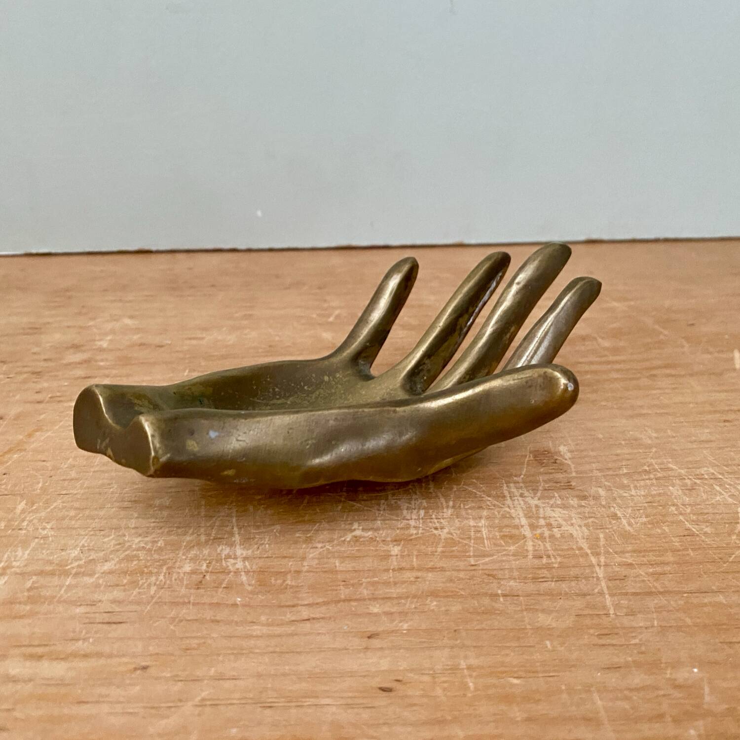 Ashtray brass hand