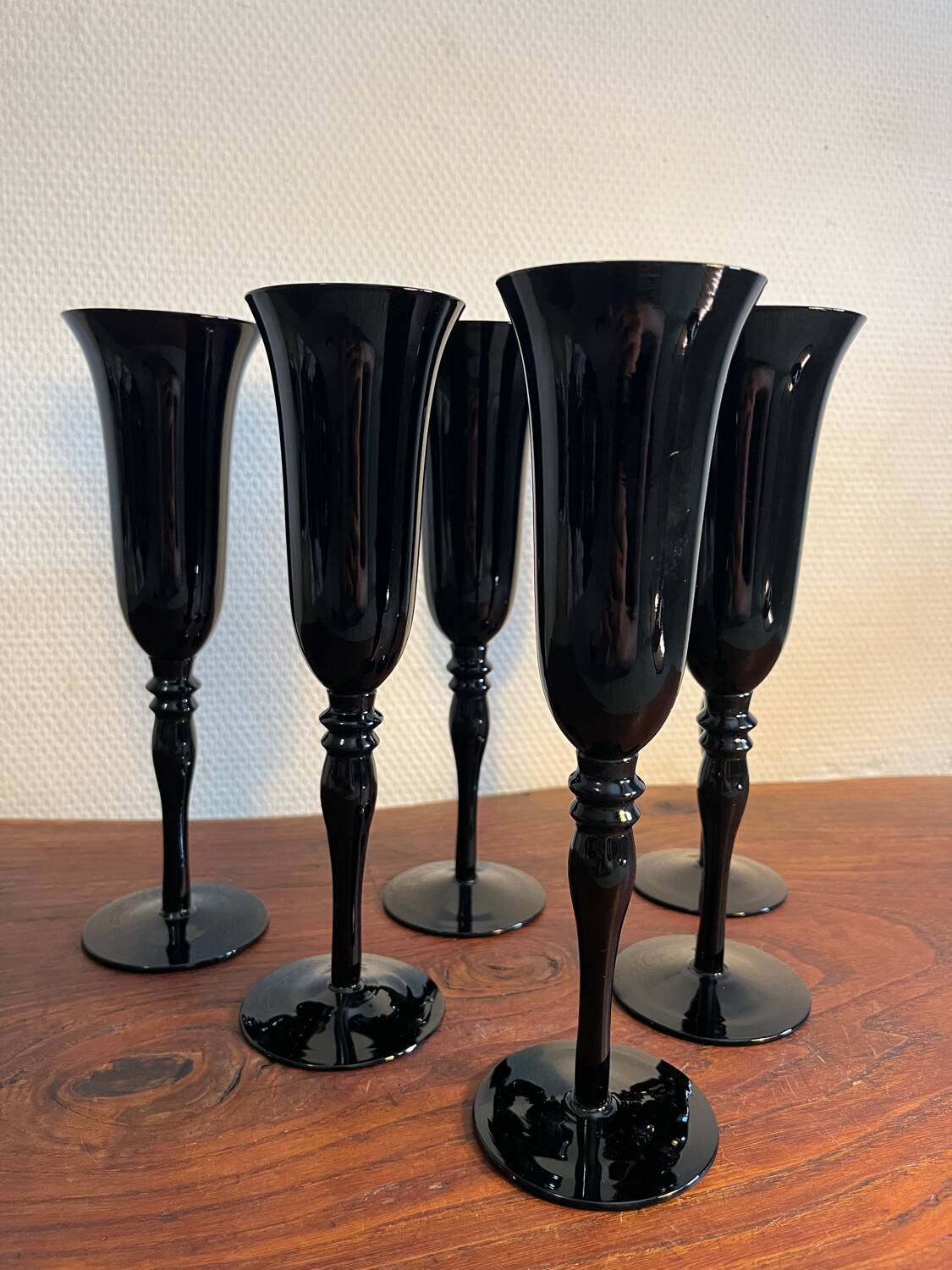 Champagne coupe flute dark purple black glass