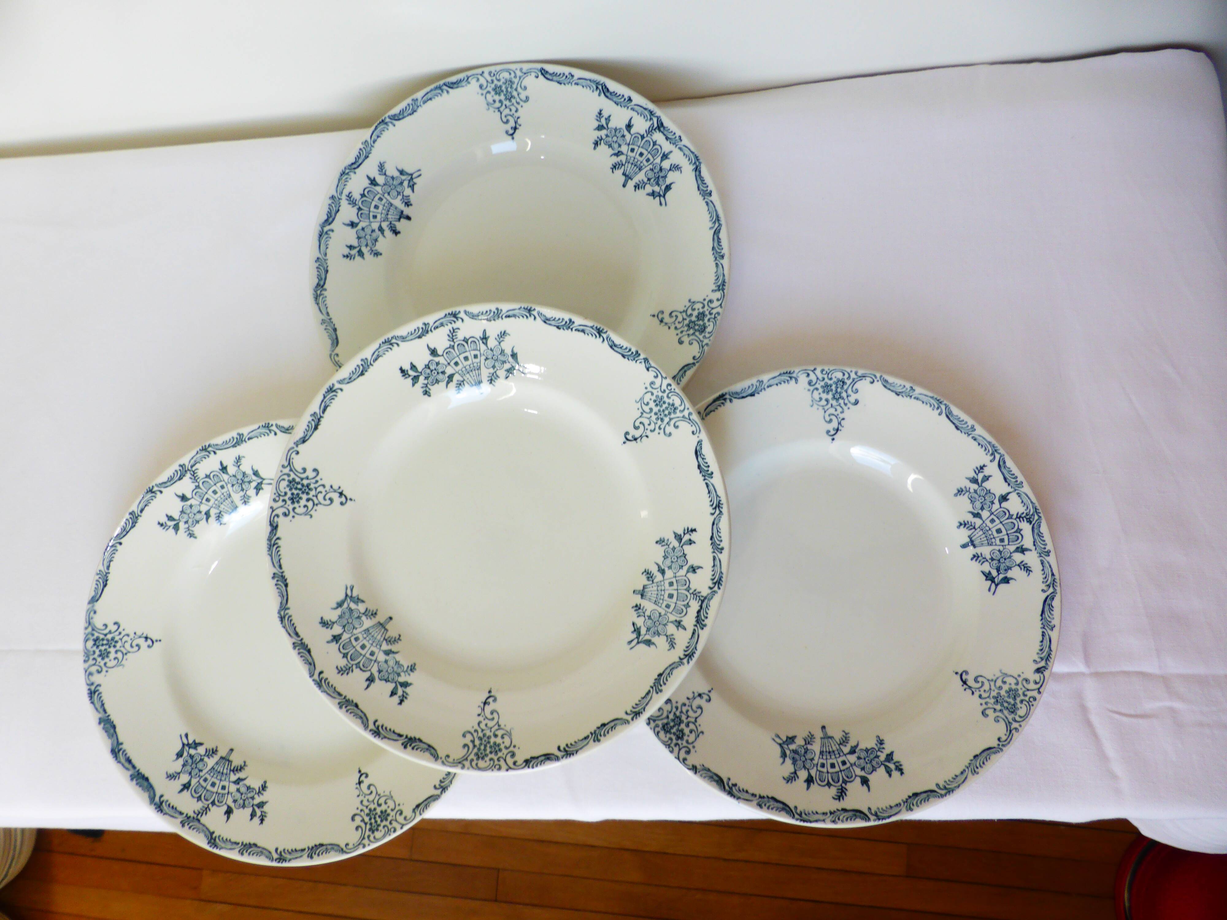 4 ironstone dinner plates from St Amand 220538