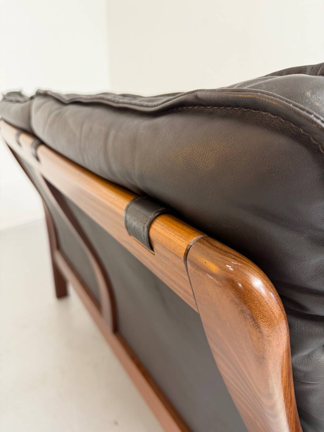 Vintage black leather Dreipunkt Scala design 2-seater sofa.