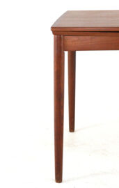 Compact Poul Hundevad for Hundevad & Co extendable dining table