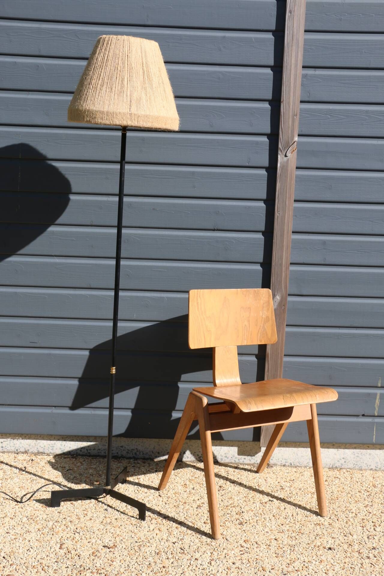 Lampadaire moderniste métal bois