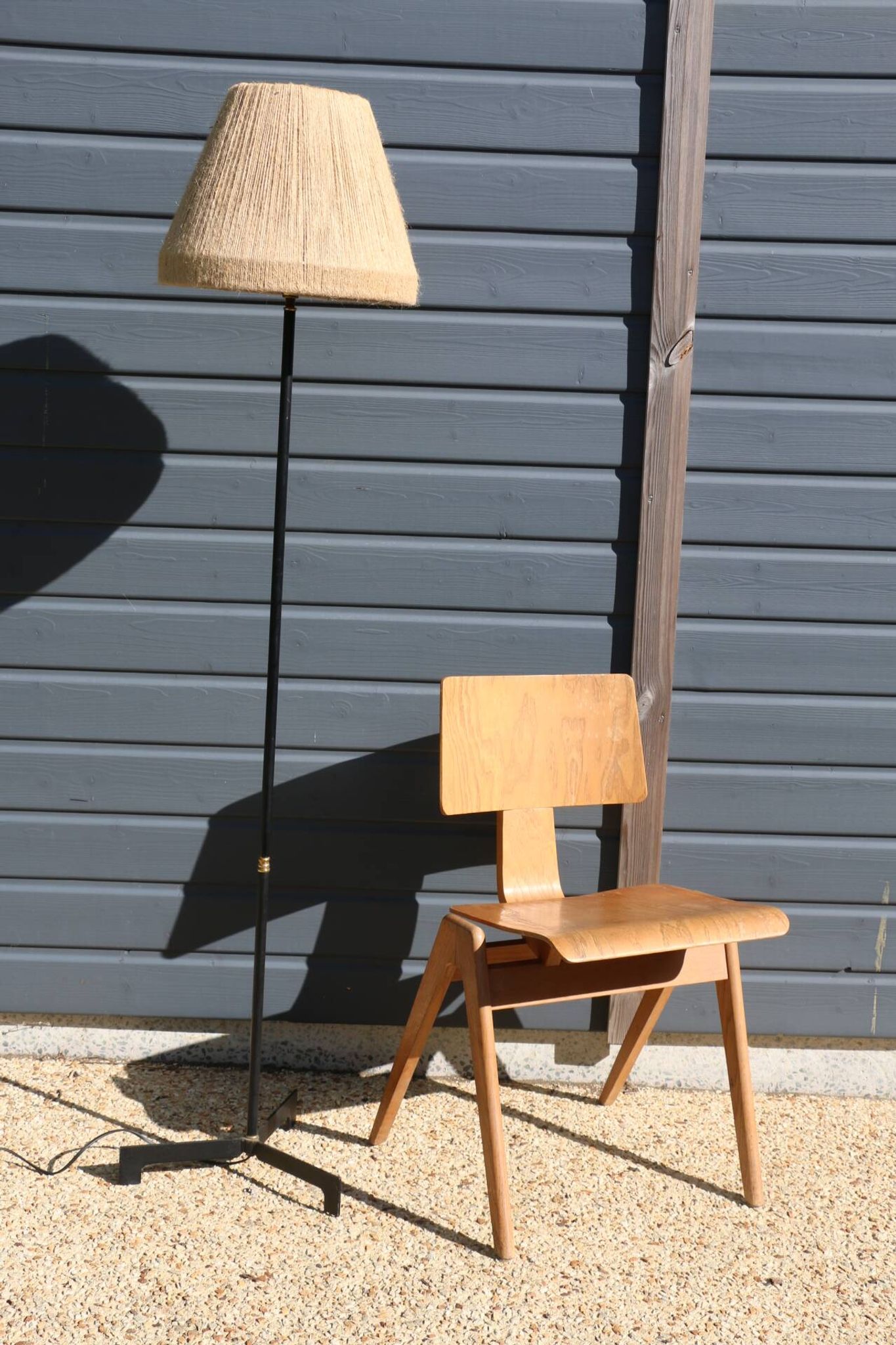 Lampadaire moderniste métal bois
