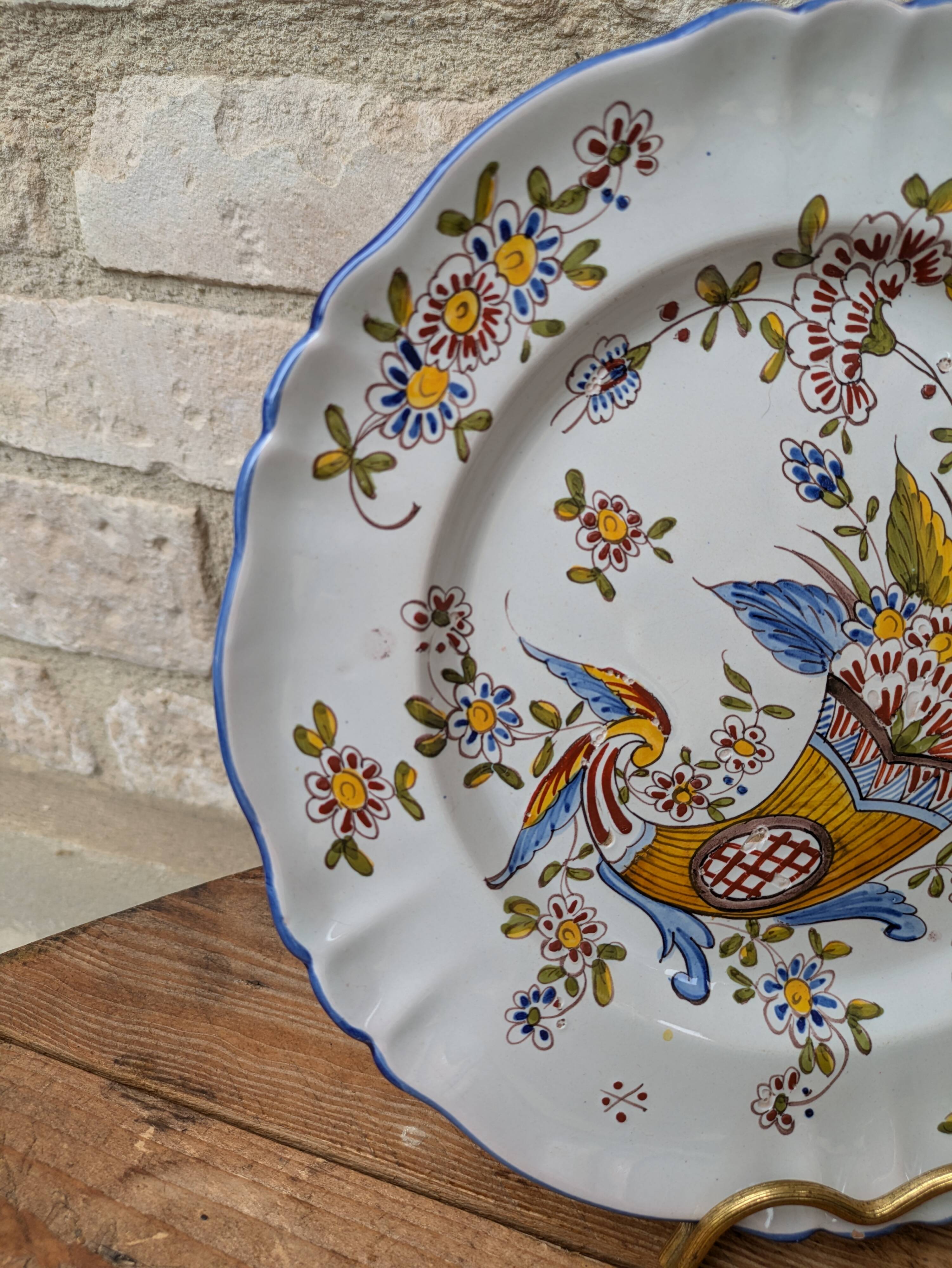 Set of 2 antique decorative plates with cornucopias