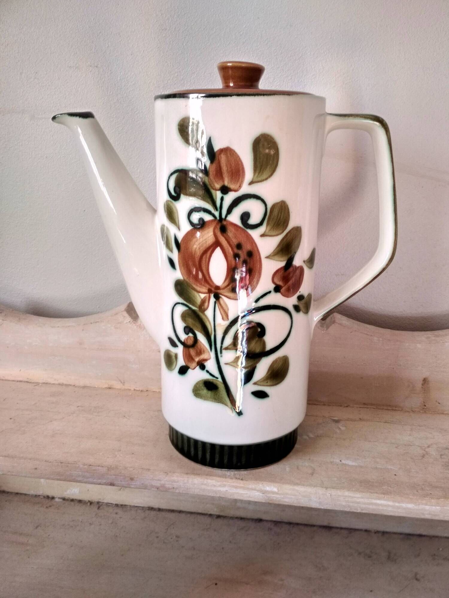 Teapot porcelain Boch La Louvière, Belgium "Argenteuil" year 1960