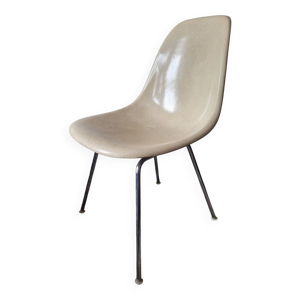 Chaise en fibre de verre