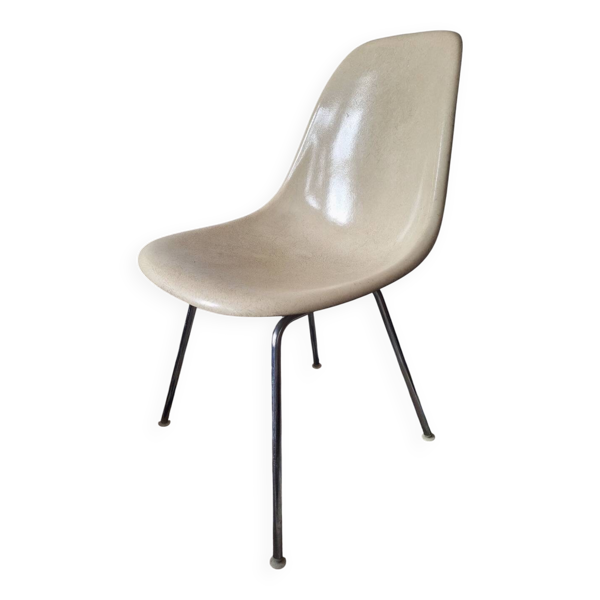 Chaise en fibre de verre DSX de Charles et Ray Eames pour Herman Miller, années 1950.