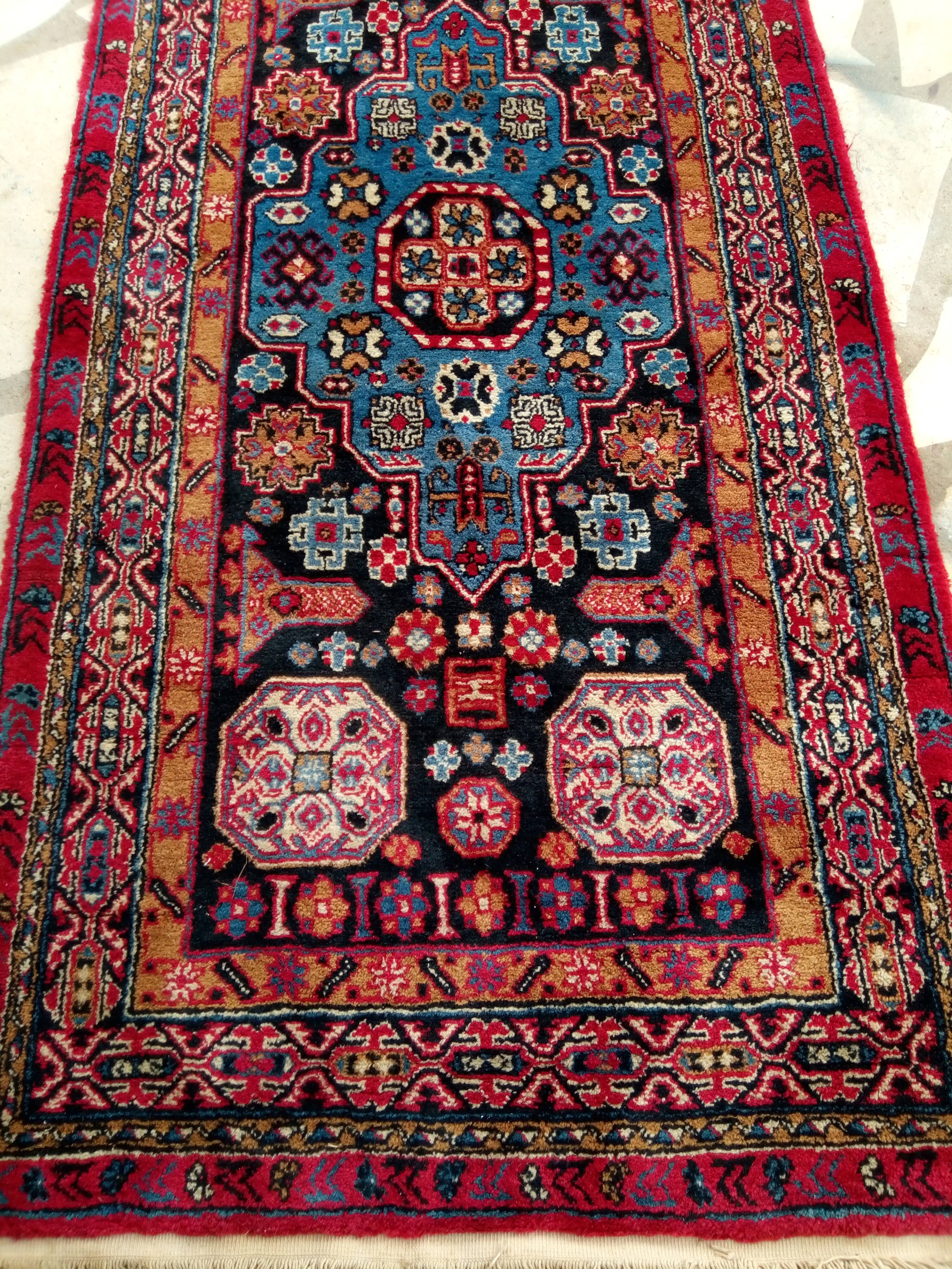 Old oriental rug made hands. 181 x 90cm