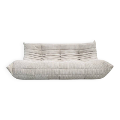 Canapé Togo en velours côtelé beige attribué à Michel Ducaroy pour Ligne Roset.