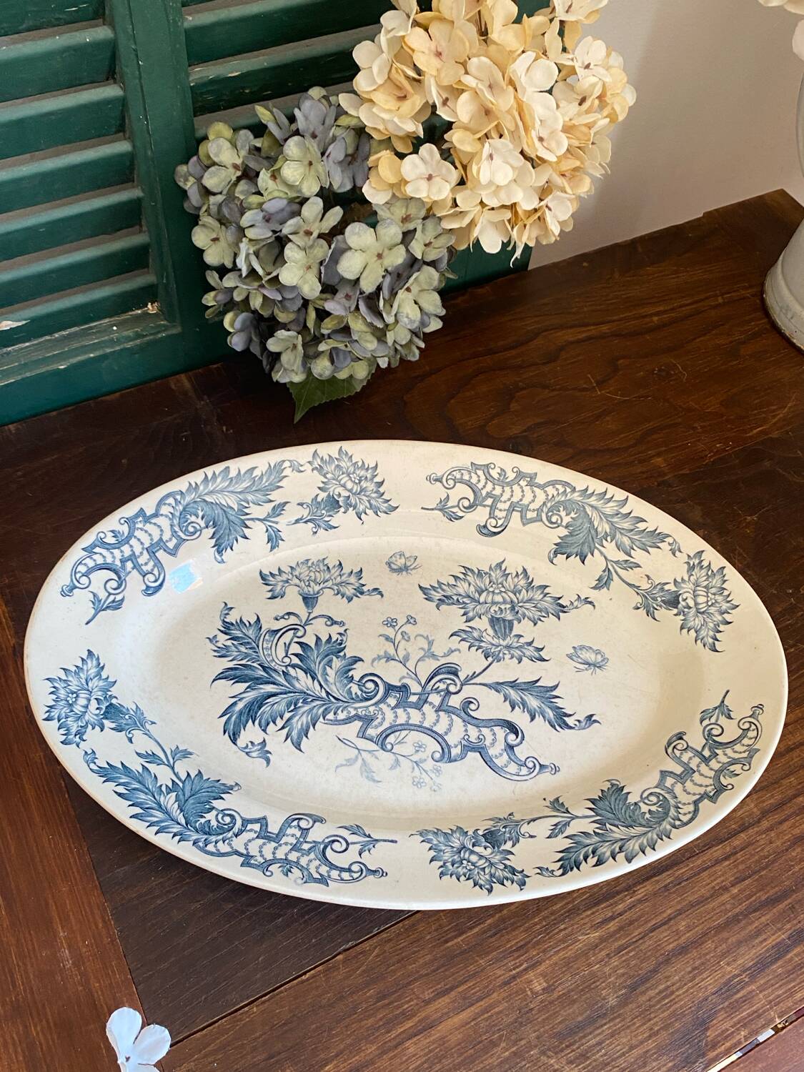 Plat de service ovale en terre de fer, Longwy, XIXe