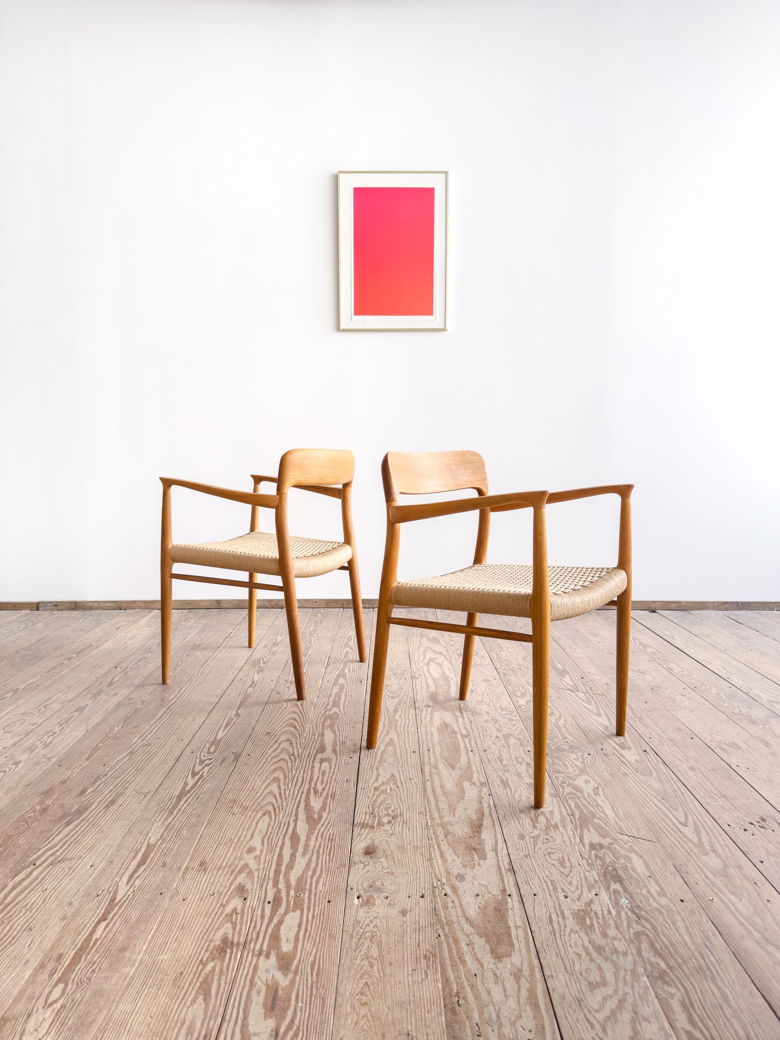 Paire de chaises de salle à manger modèle 56 par Niels O. Møller en chêne