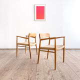 Paire de chaises de salle à manger modèle 56 par Niels O. Møller en chêne