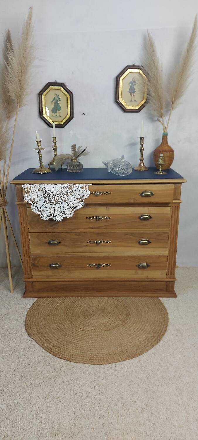 Old chest of drawers