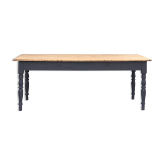 Farm table