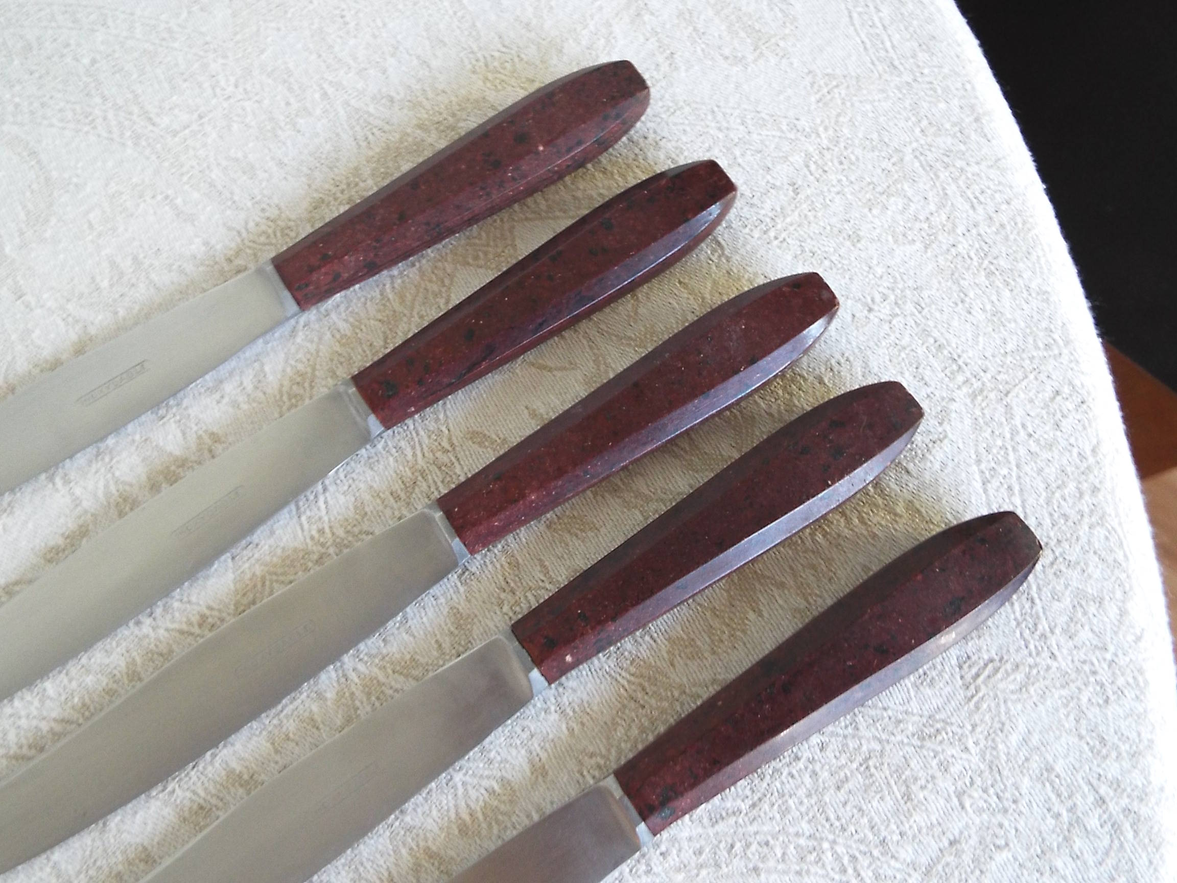 10 1940s bakelite knives
