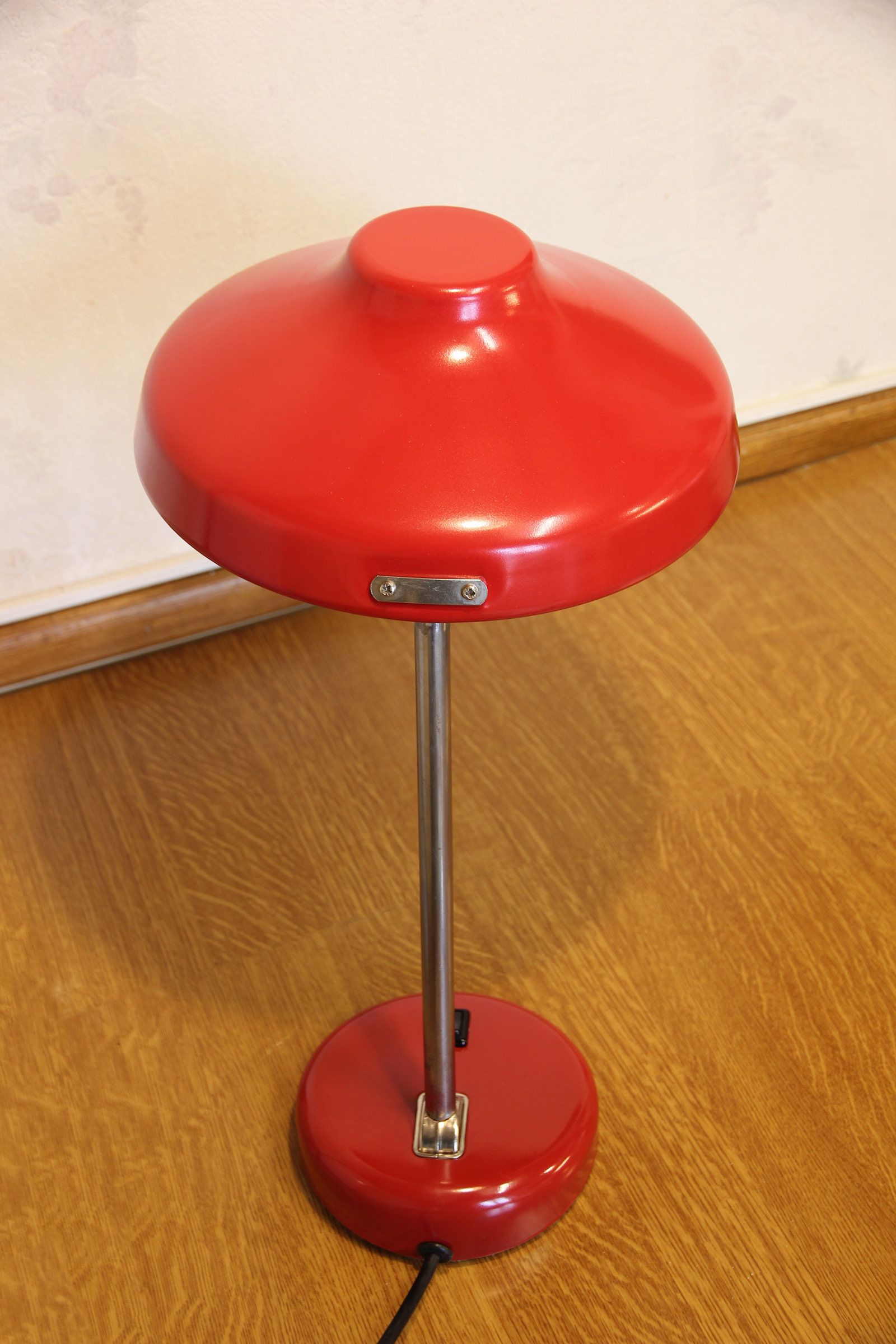 Carmine red saucer/UFO articulated years 50/60 desk lamp