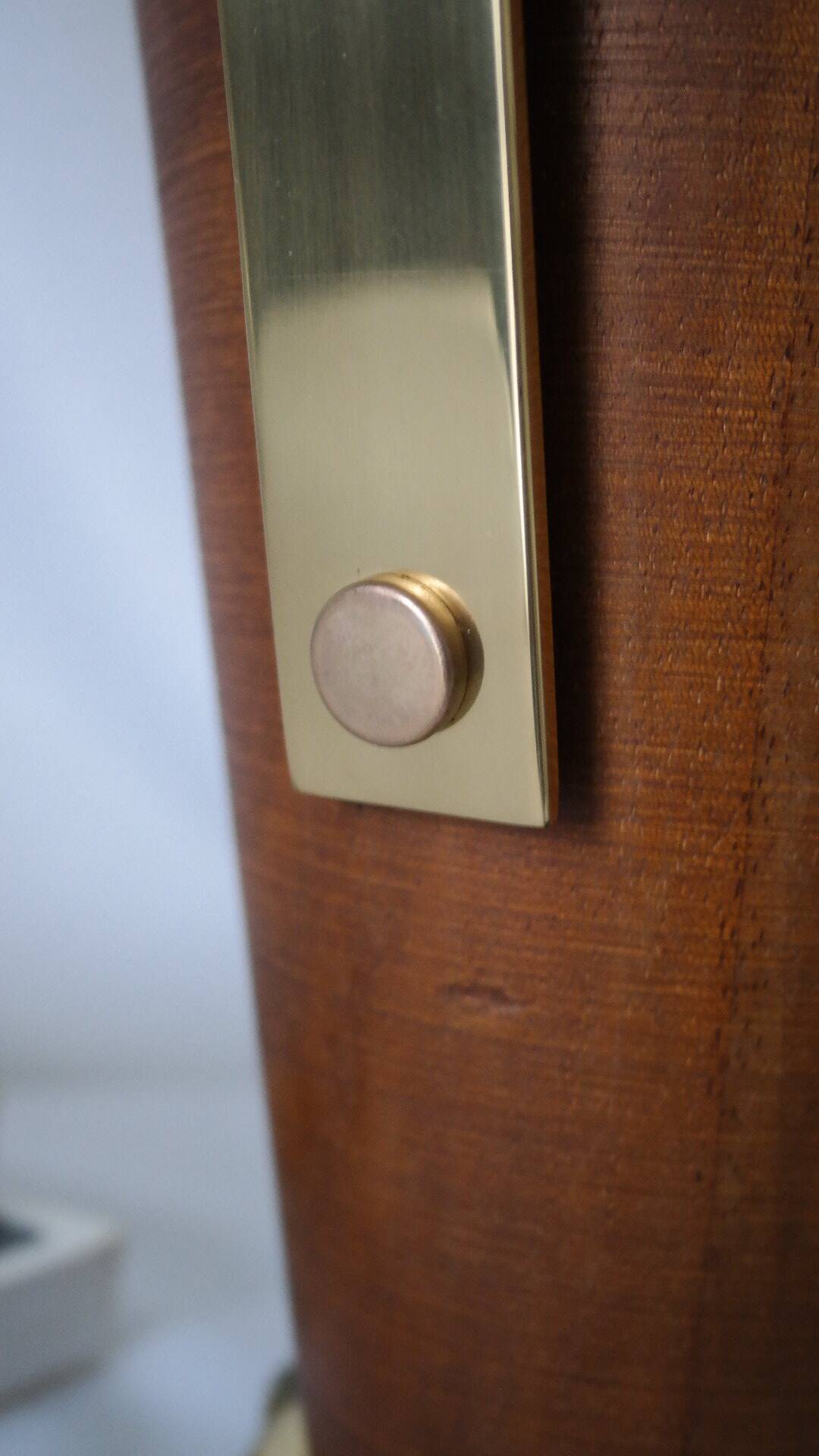 Vintage lamp base Maison le Dauphin in mahogany and brass.