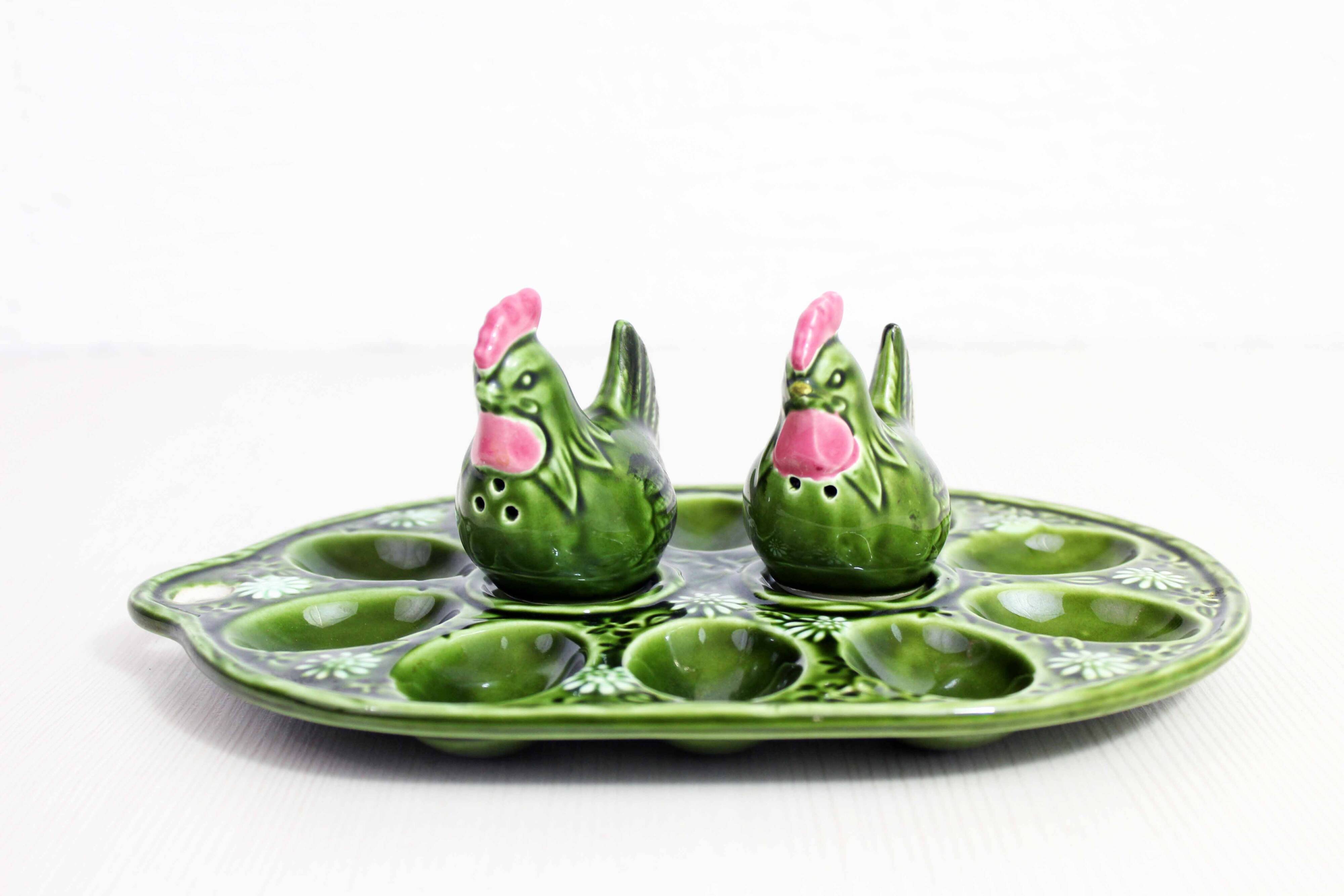 Salt and pepper earthenware egg set