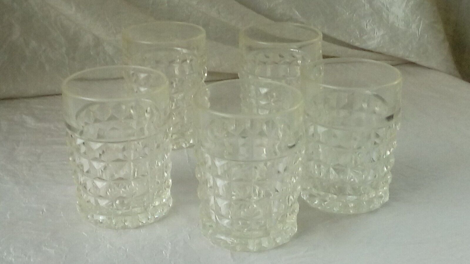 5 glass cups diamond tip effect 70s
