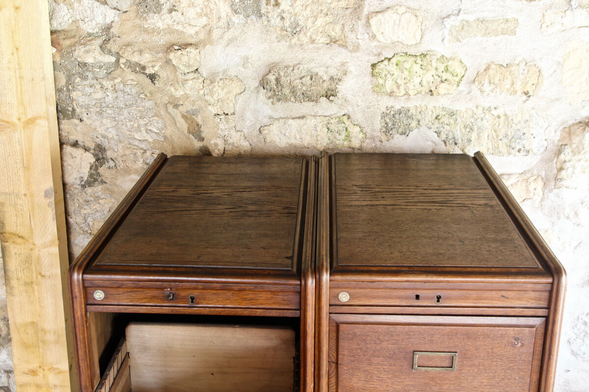 Old double oak binder