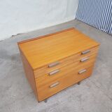 Commode par Stag, conçu par John et Sylvia Reid