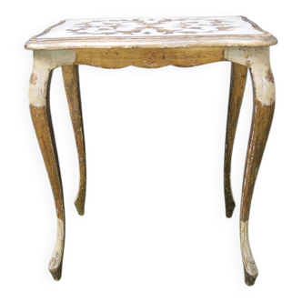 Antique Florentine side table in white and gold wood.
