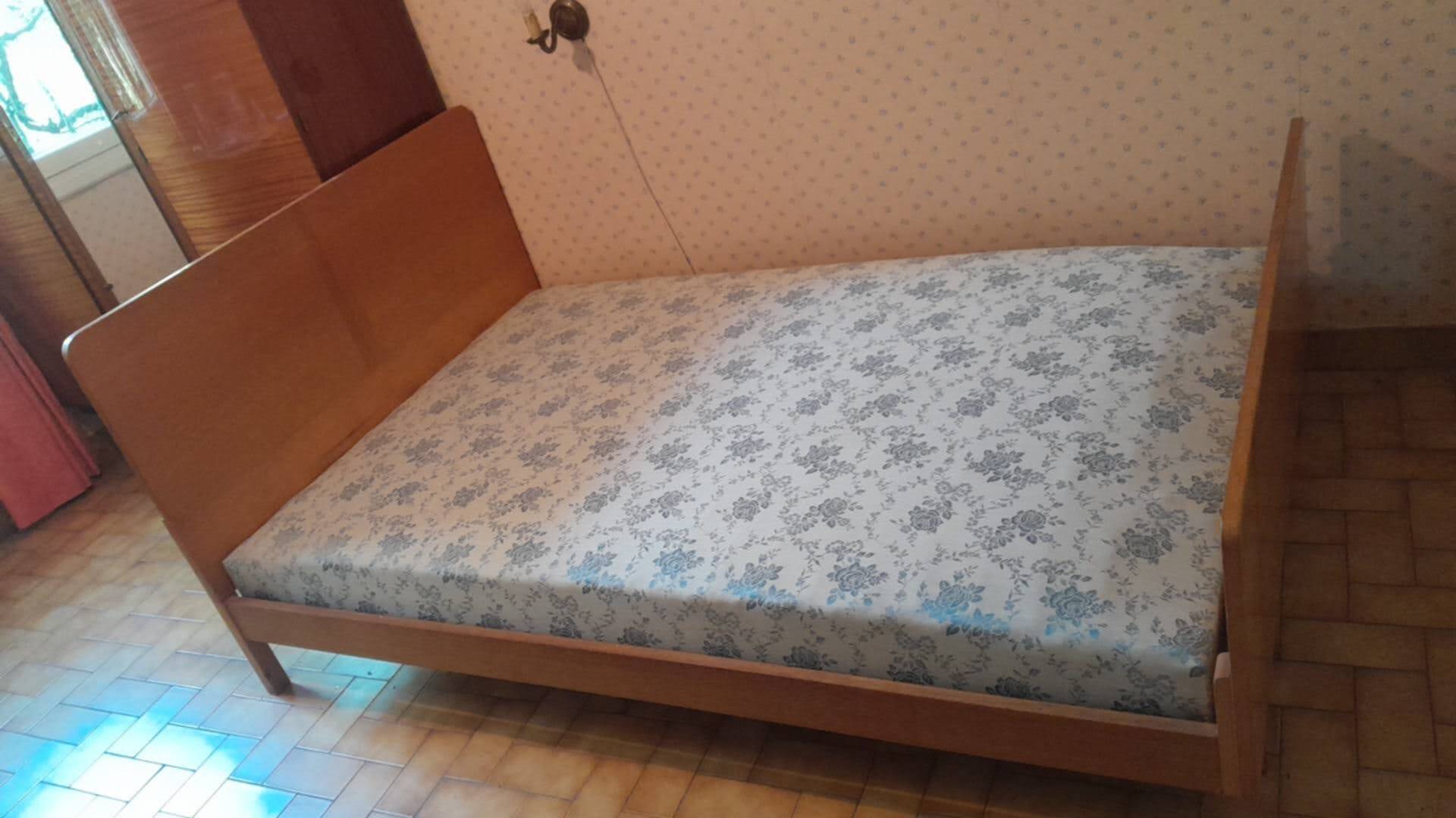 Lit vintage en bois 120 cm – années 50/60 – esprit moderniste