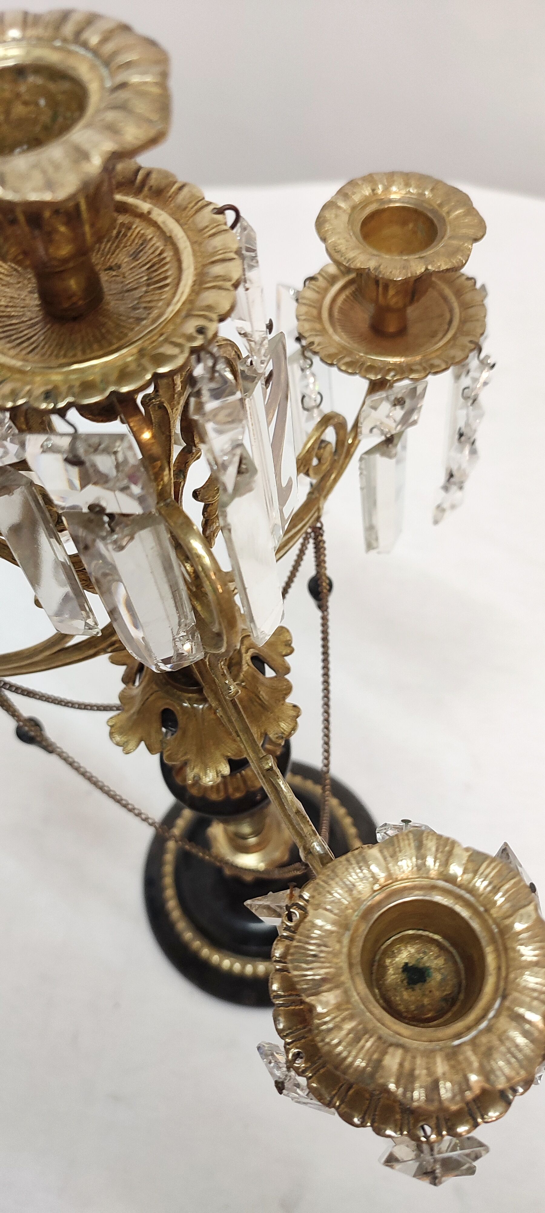 Candélabre d’onyx noir bronze et cristaux France années 1940.