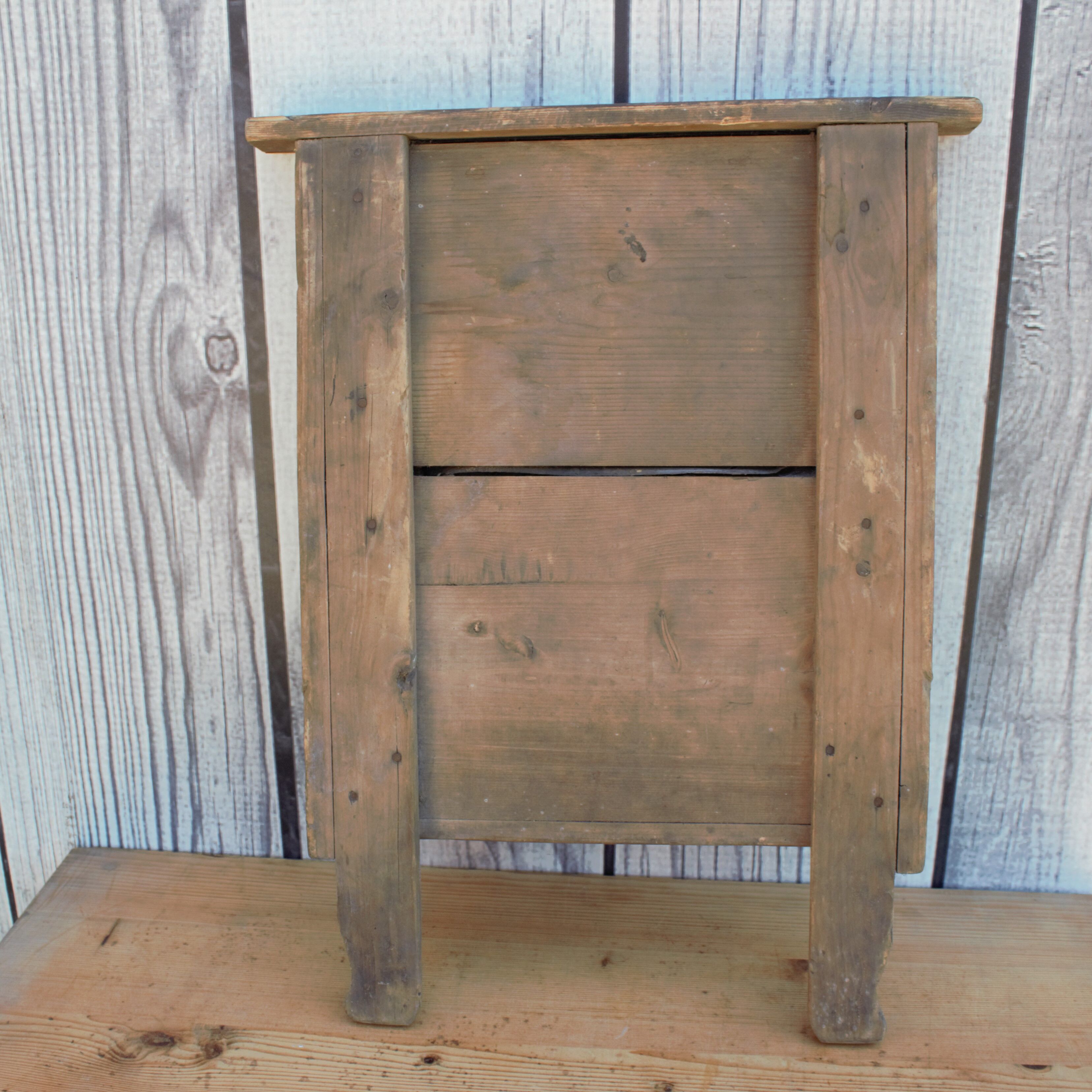 Old wooden and zinc washboard deco firm