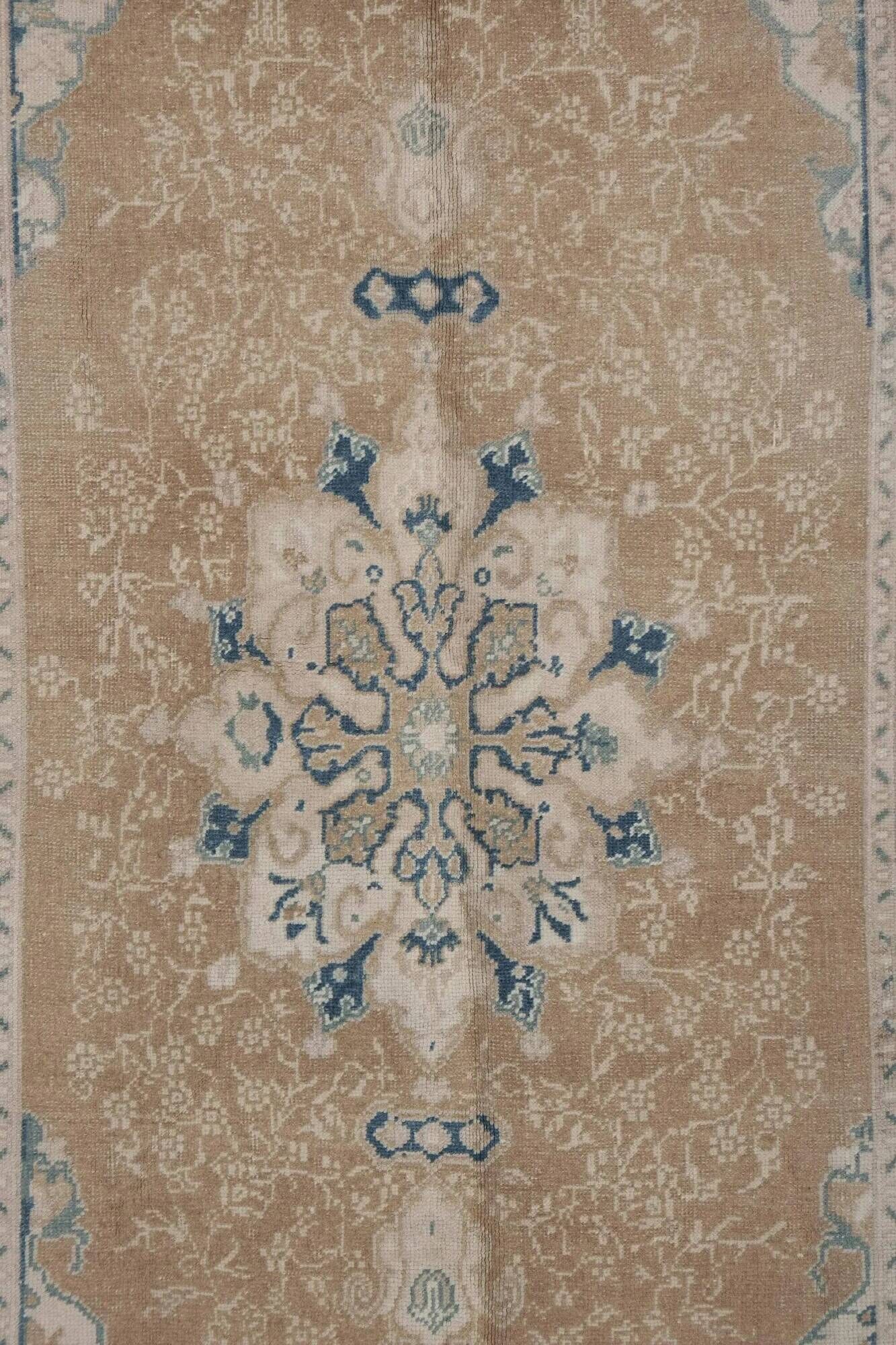 Vintage handmade Turkish rug 138x258 cm