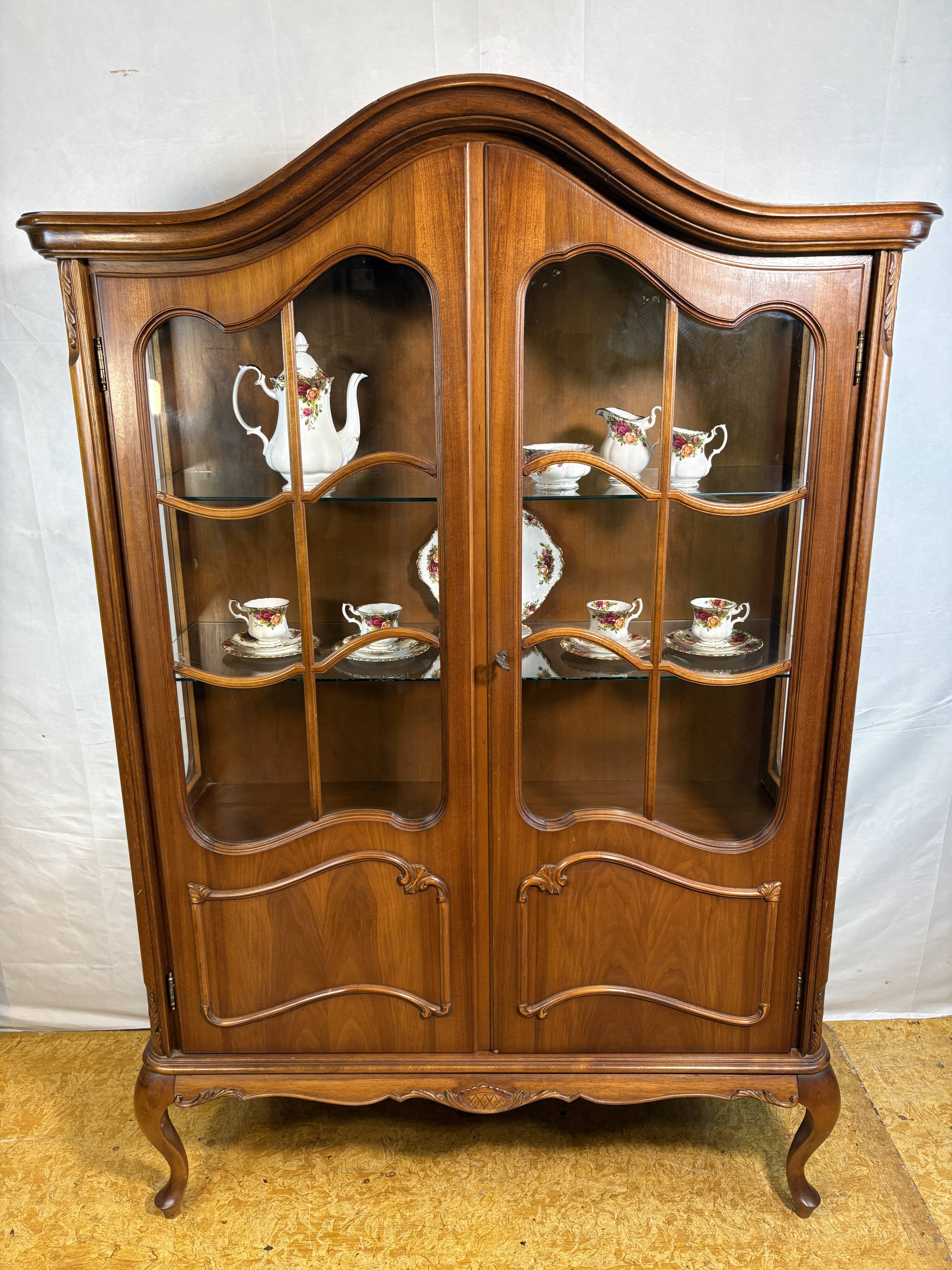 Vitrine de style baroque classique – Environ 1940–1960