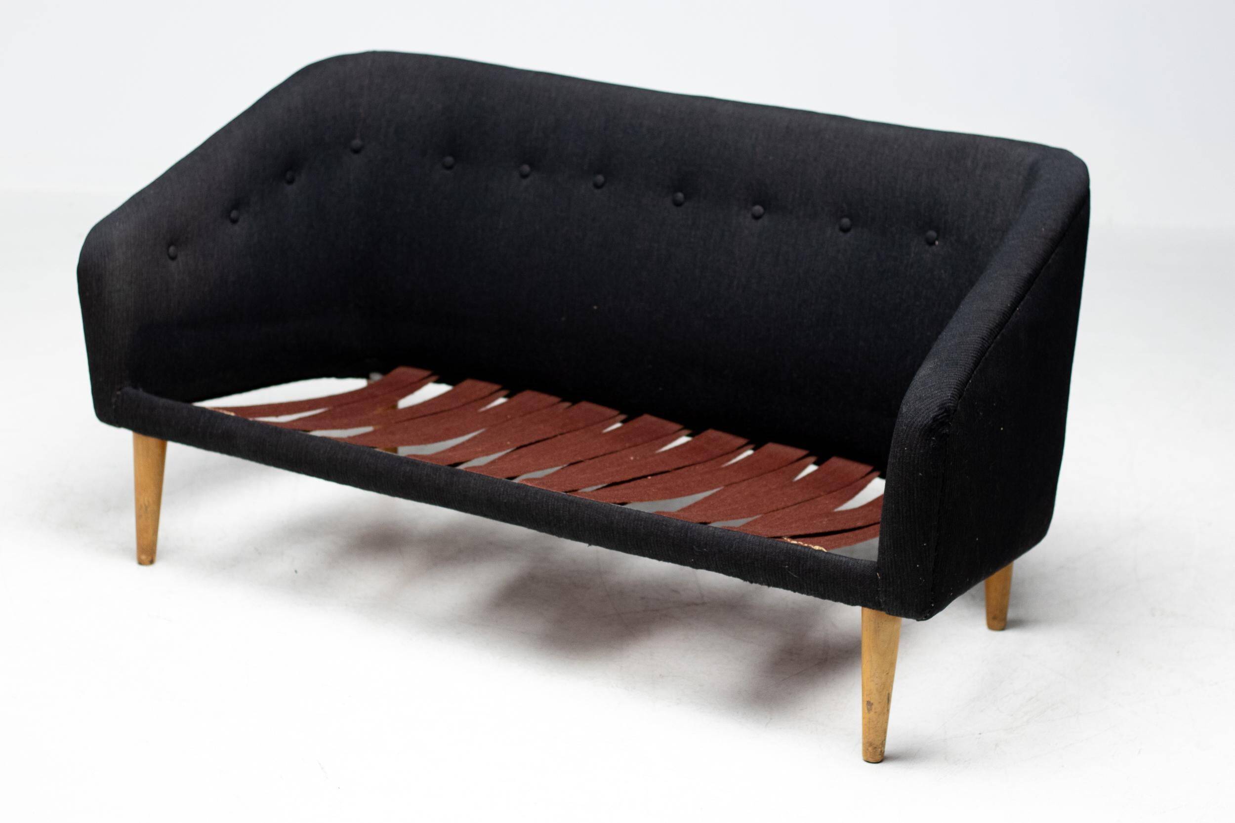 The Modern Scandinavian Classic Mid-Century Modern Sofa