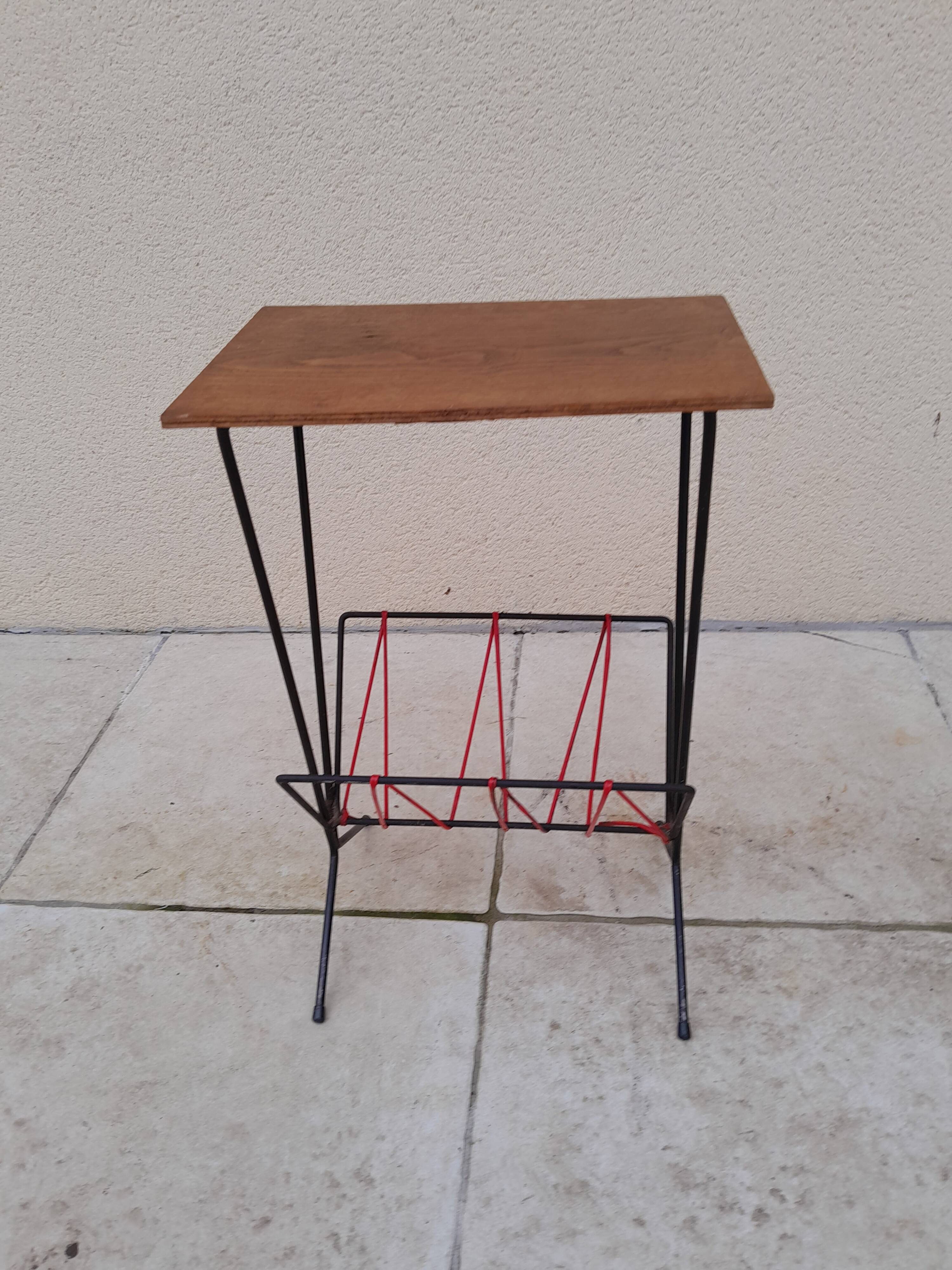 Vintage scoubidou magazine holder side table