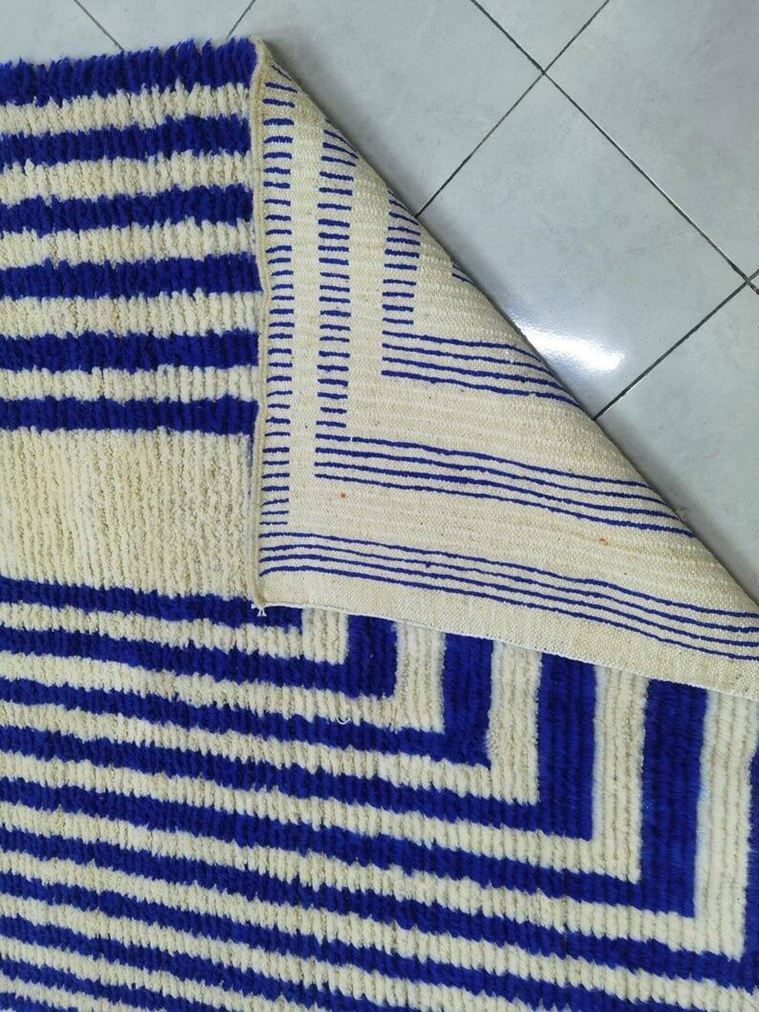Pure wool rug 2/2.5 m
