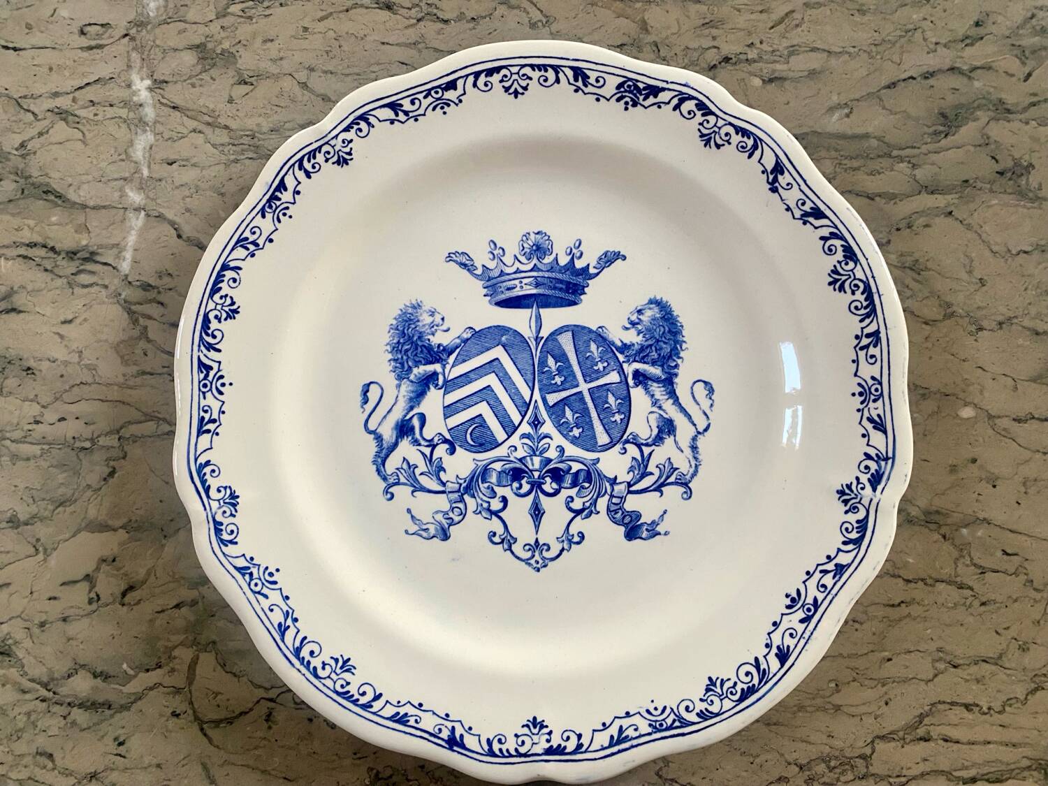 Assiette Gien 19e Armoiries