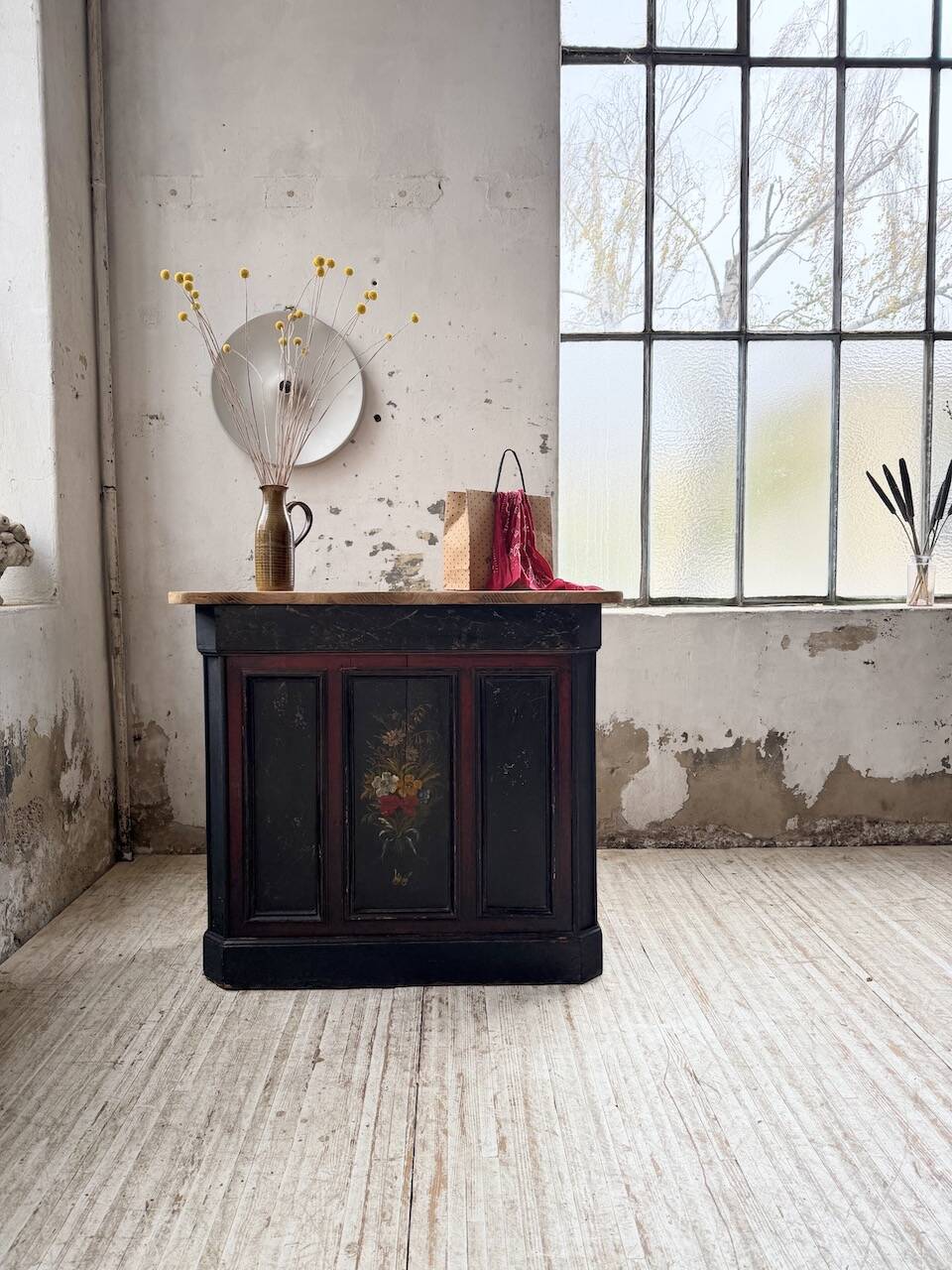 Floral 1920s trading counter