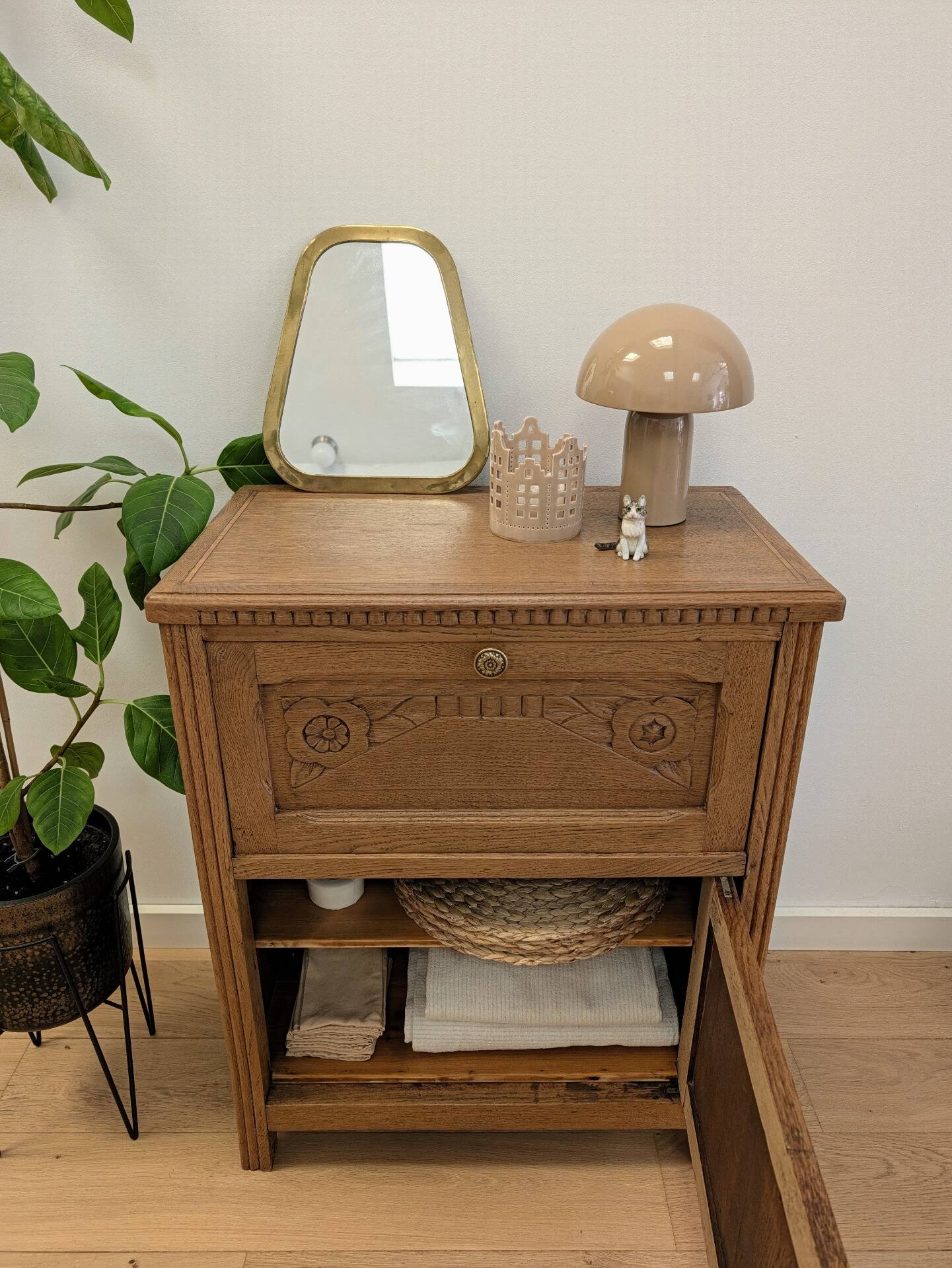 Small Art Deco buffet - restored vintage radio cabinet