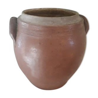 Pot in sandstone