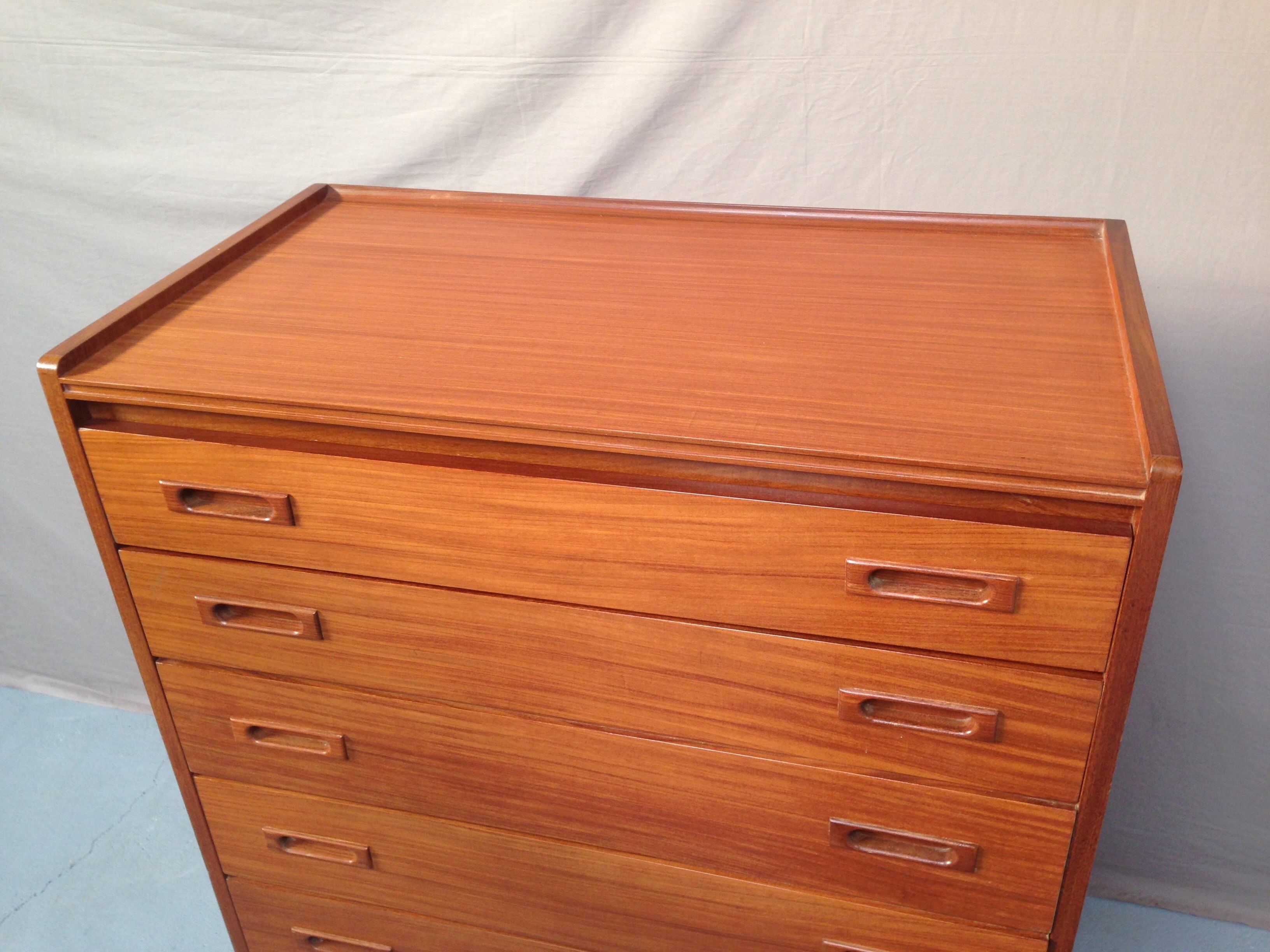 Commode vintage