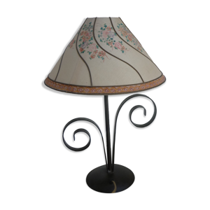 Lampe avec volutes en fer forge?