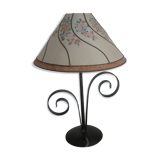 Lampe avec volutes en fer forgé et abat-jour ancien