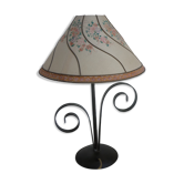 Lampe avec volutes en fer forgé et abat-jour ancien