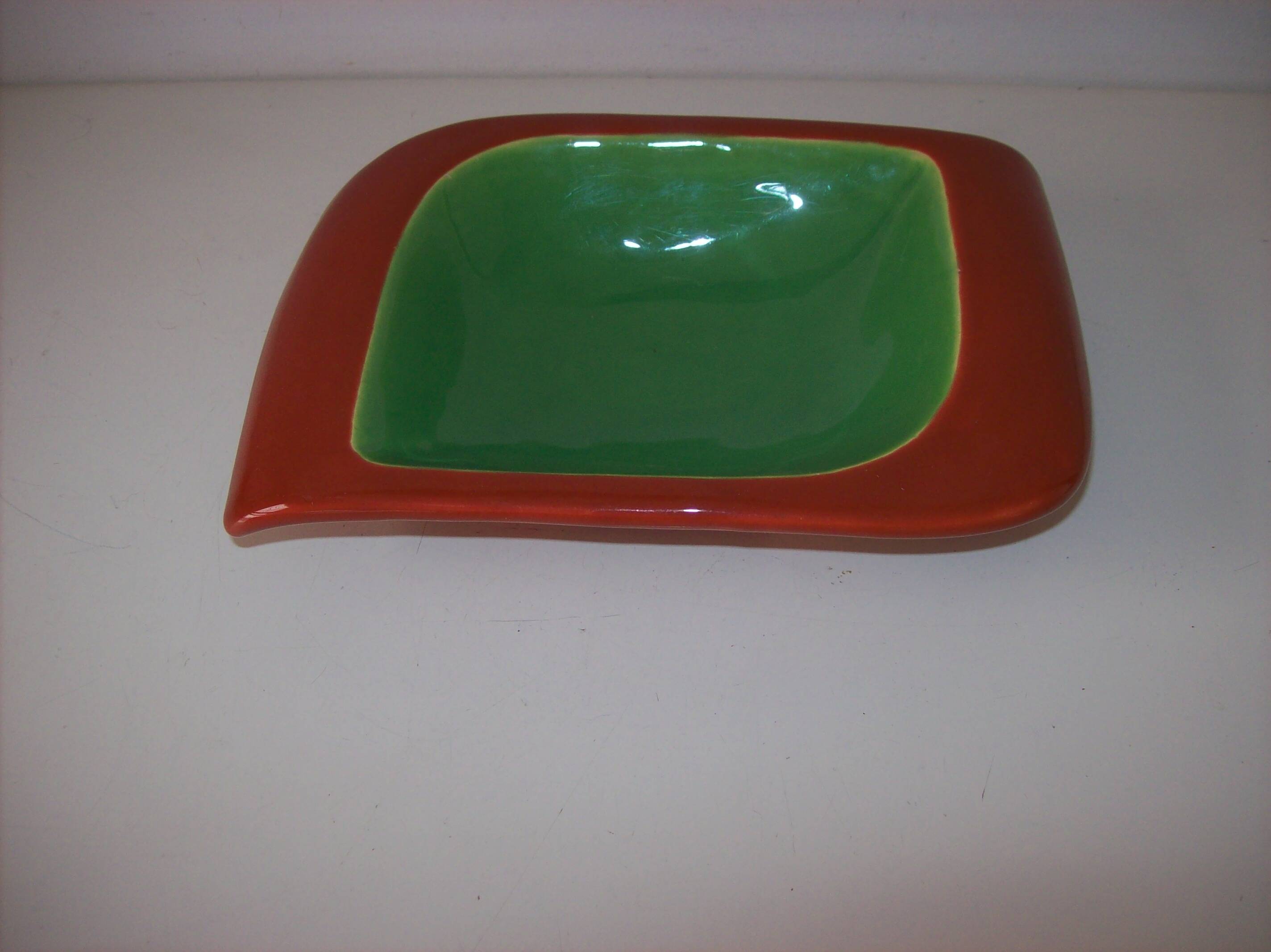 Free-form ceramic catchall